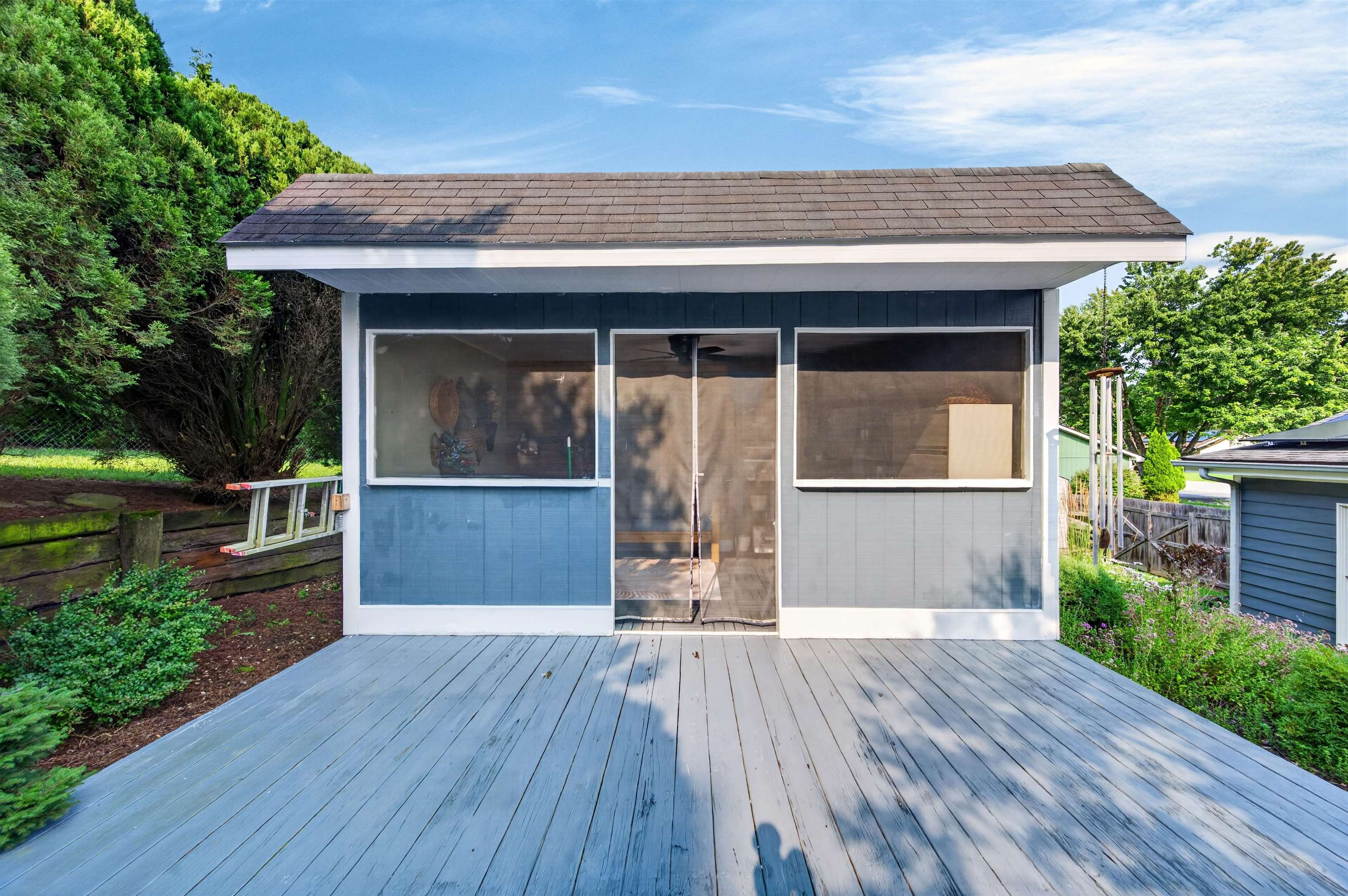 2405 Glade Drive SE