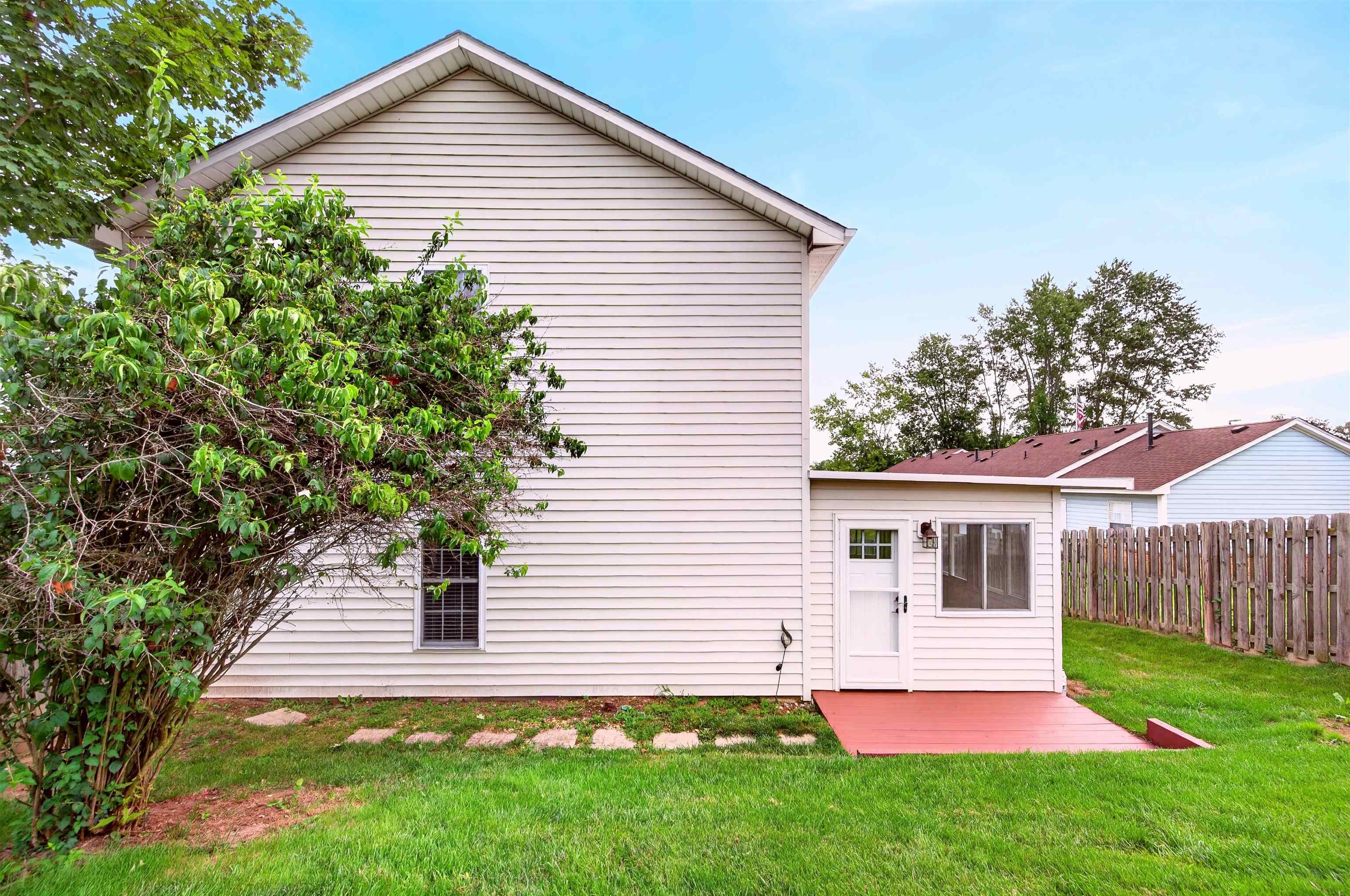 220 Darci Drive SE