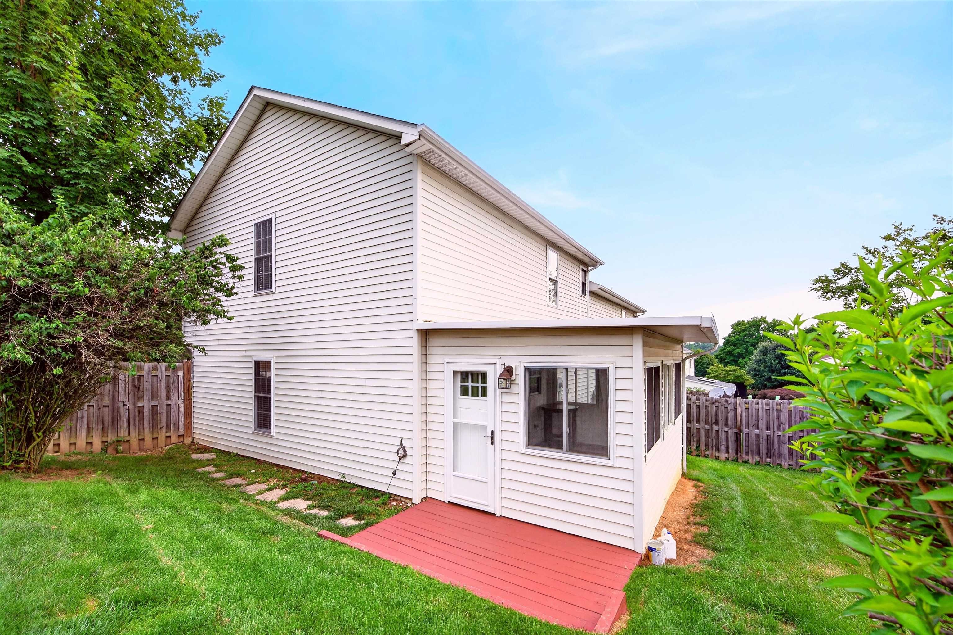 220 Darci Drive SE