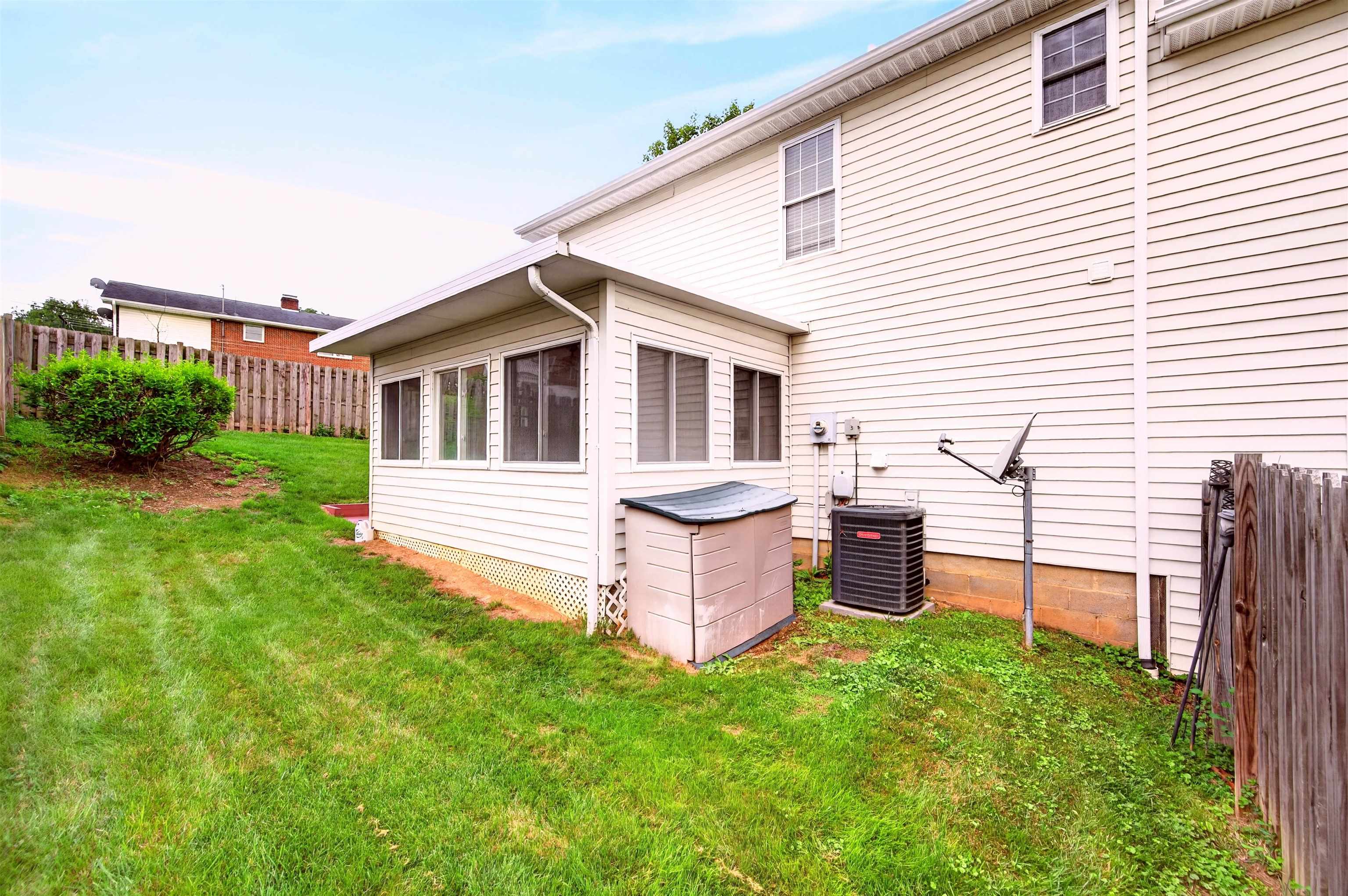 220 Darci Drive SE