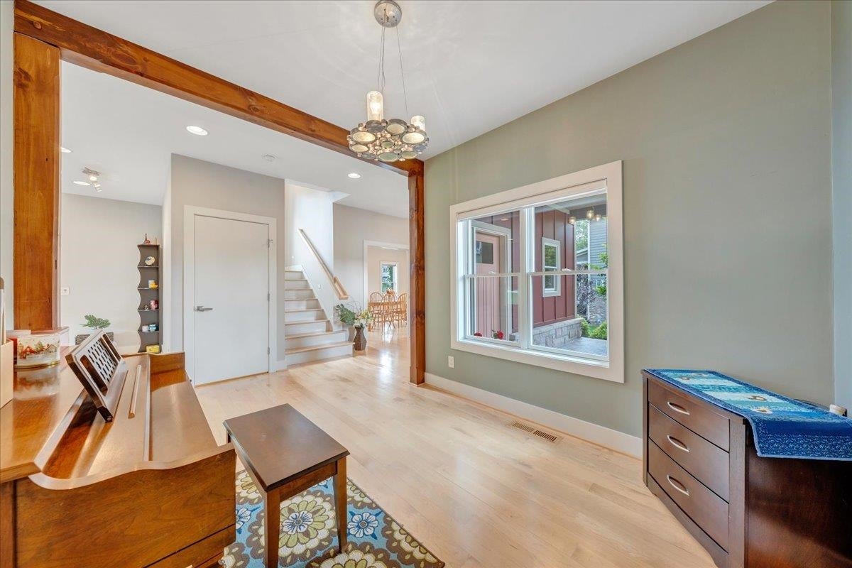 902 Petra Pass