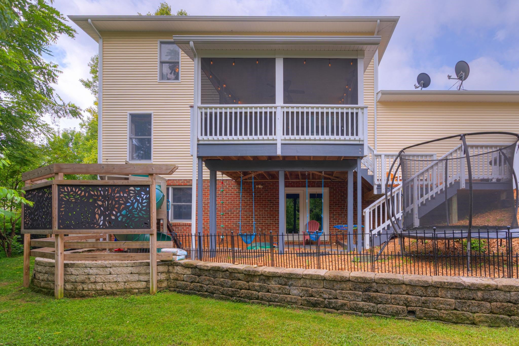 605 Leisure Lane