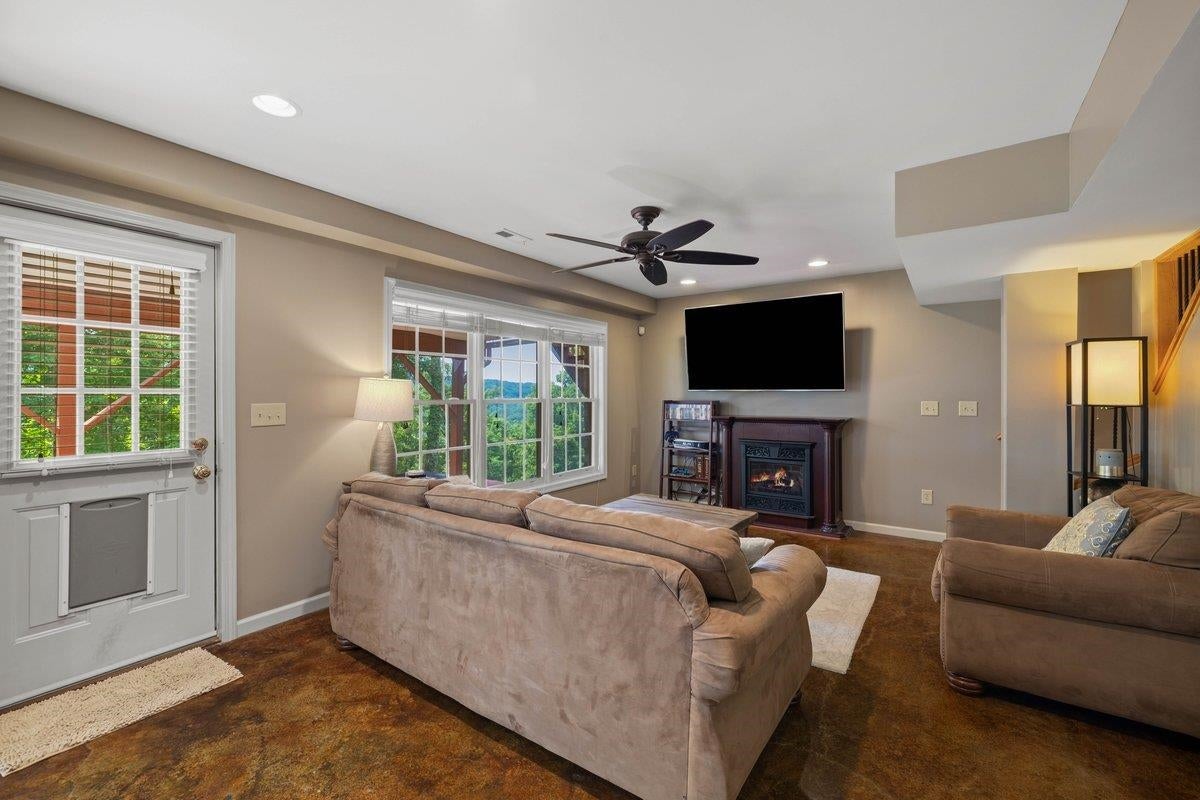 2050 LUBNA Drive