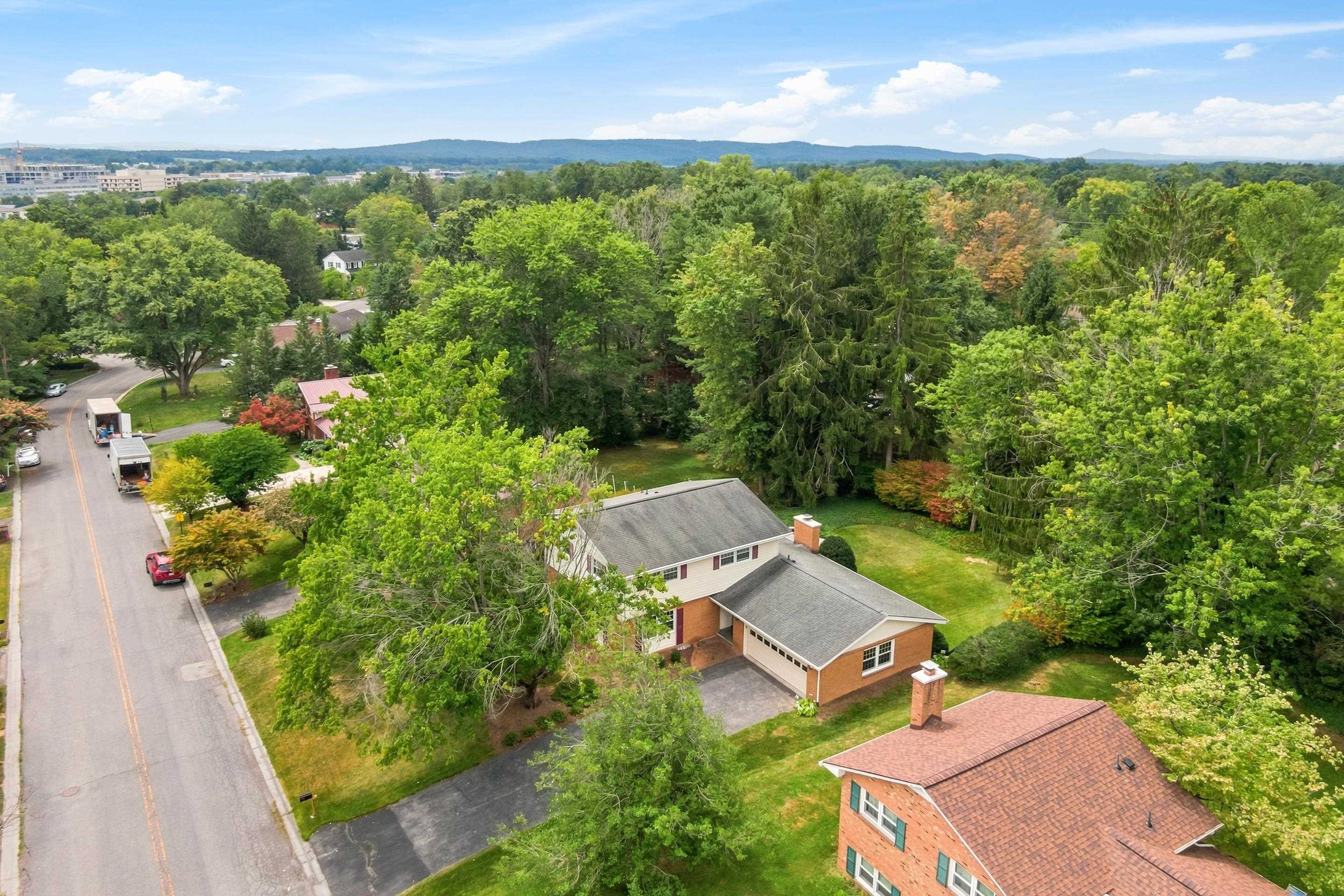 412 STONEGATE Drive