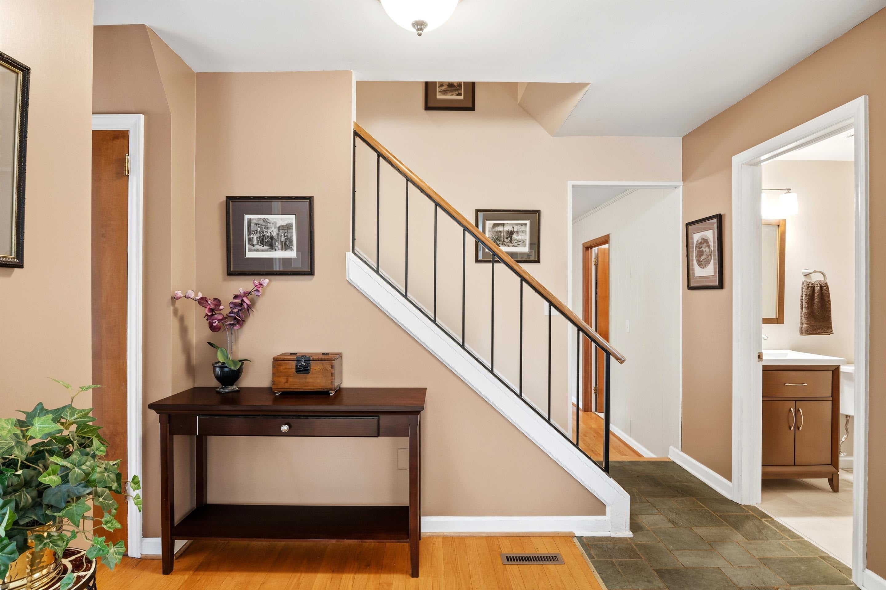 412 STONEGATE Drive