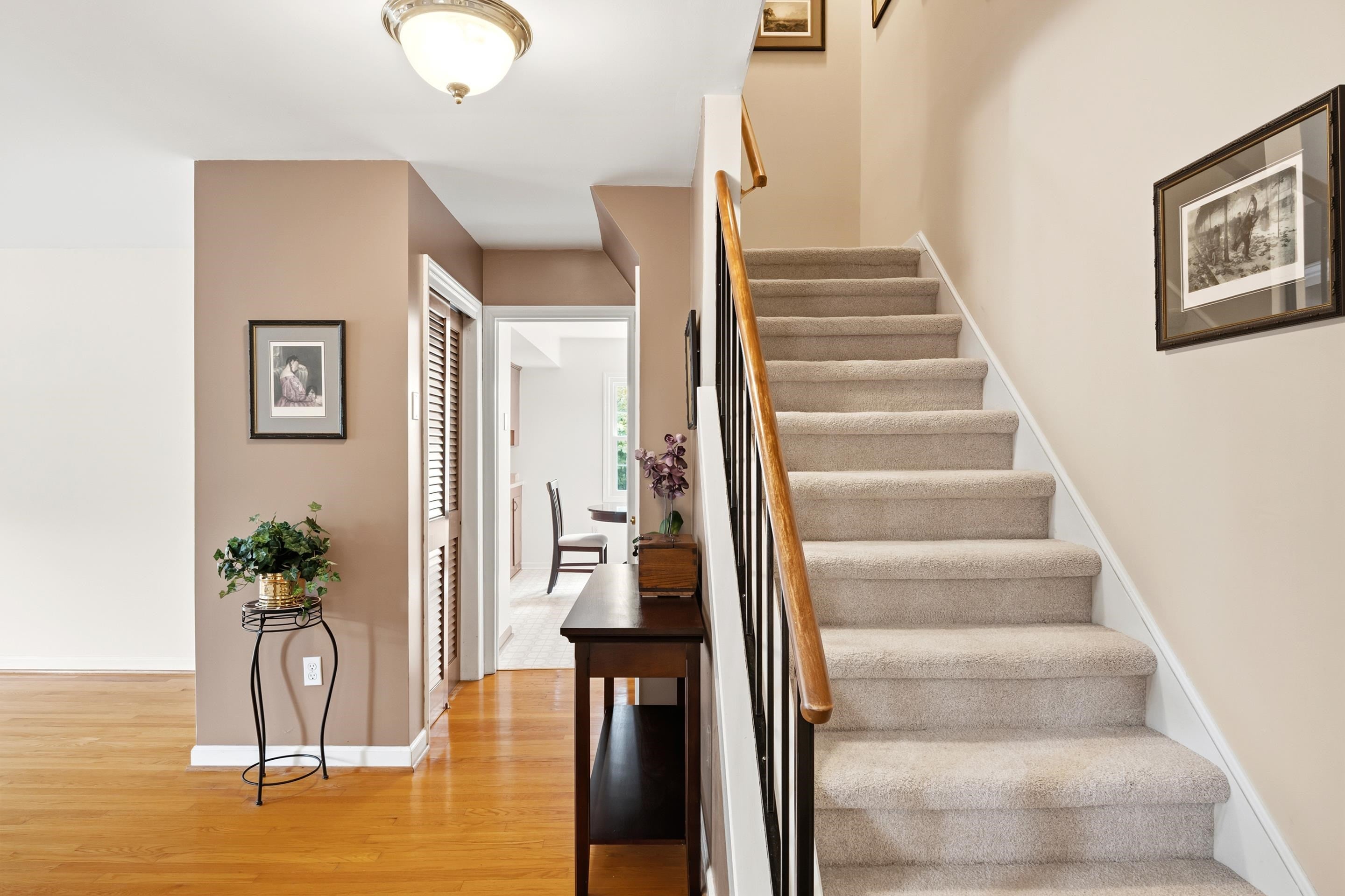 412 STONEGATE Drive