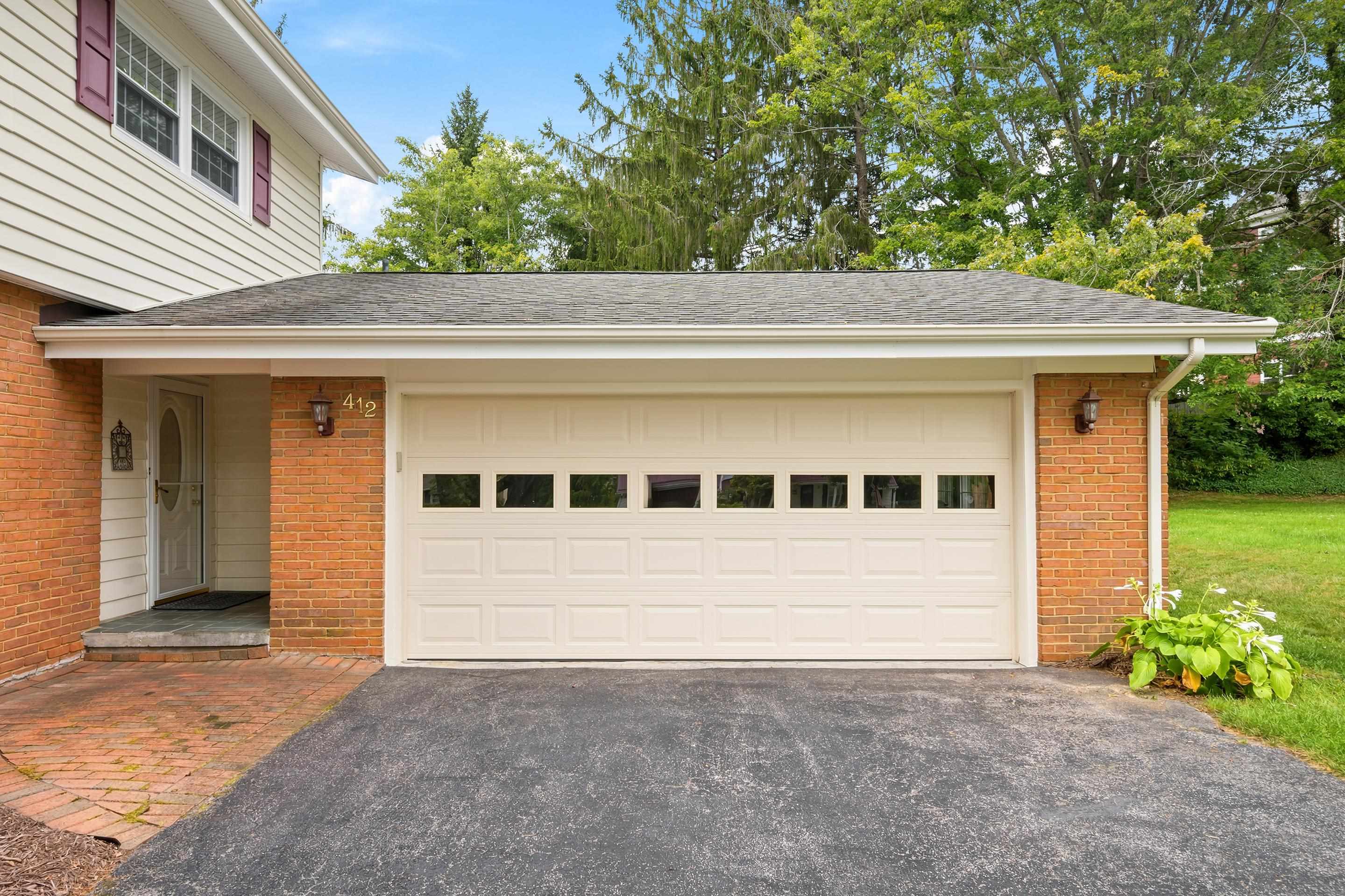 412 STONEGATE Drive