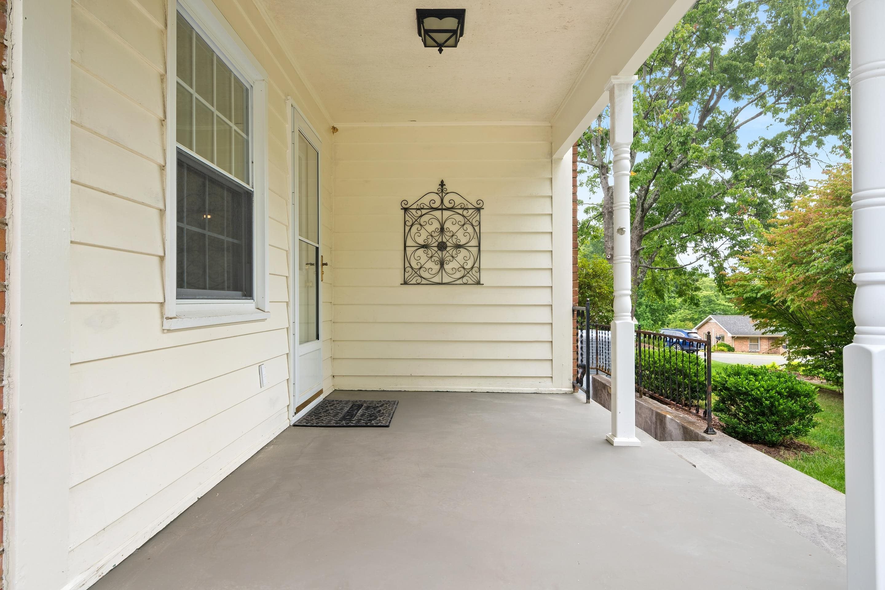 412 STONEGATE Drive