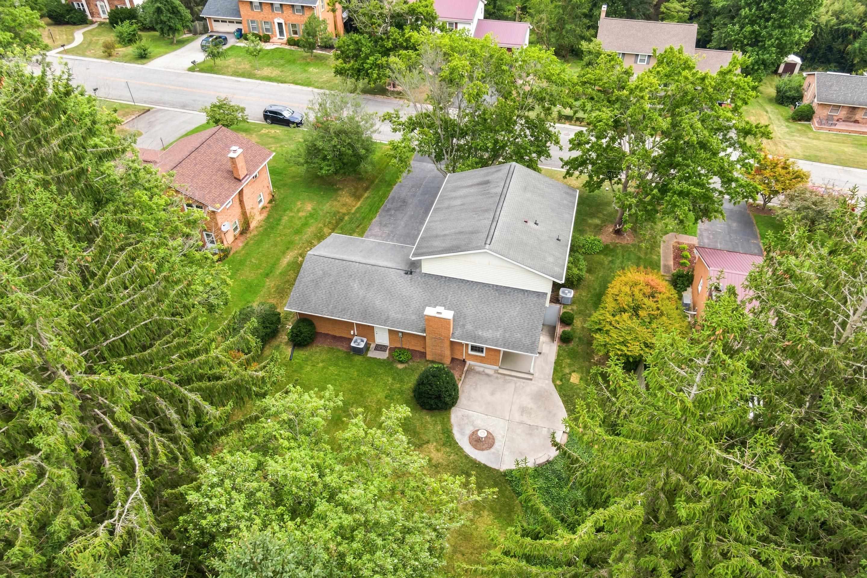 412 STONEGATE Drive