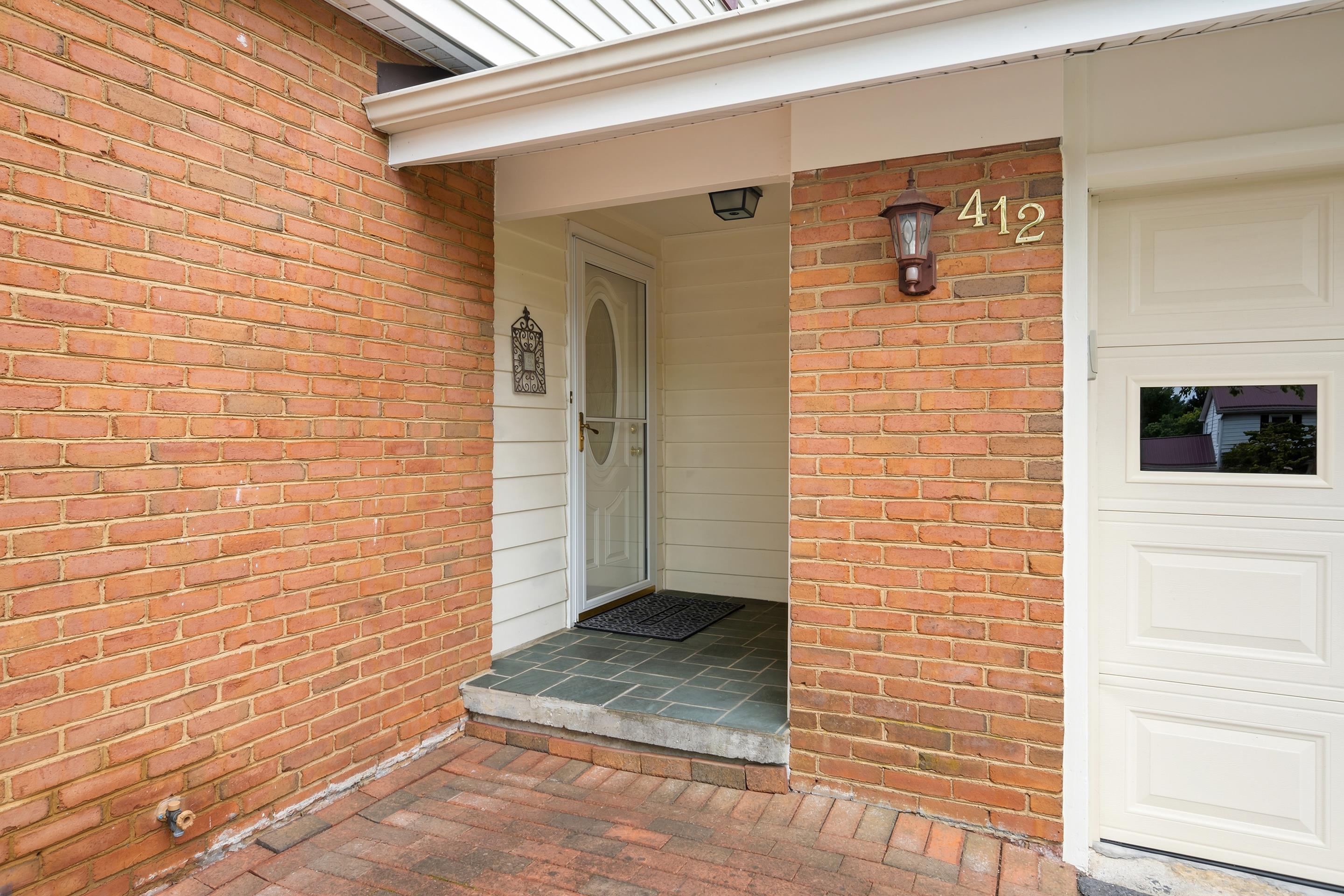 412 STONEGATE Drive