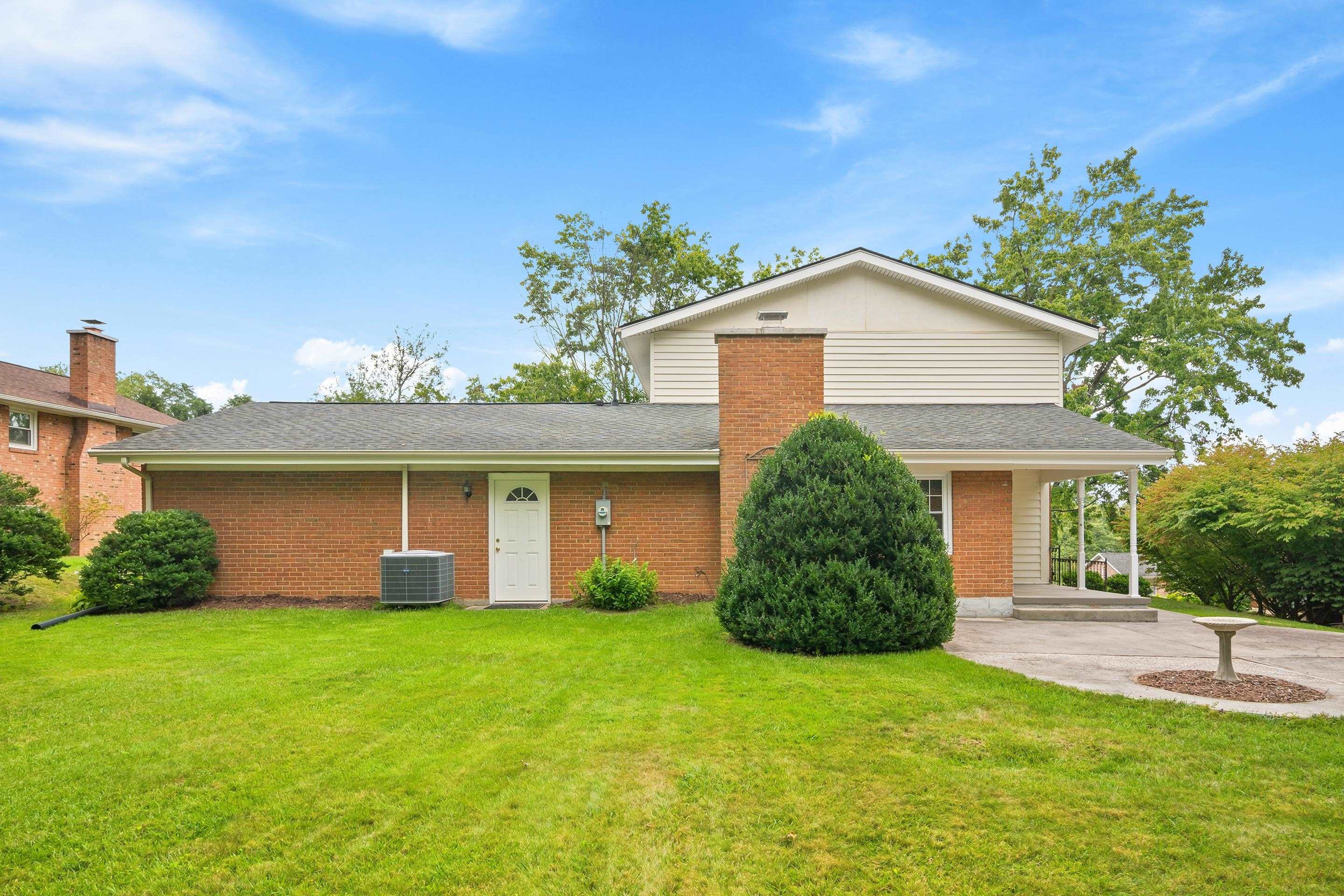 412 STONEGATE Drive