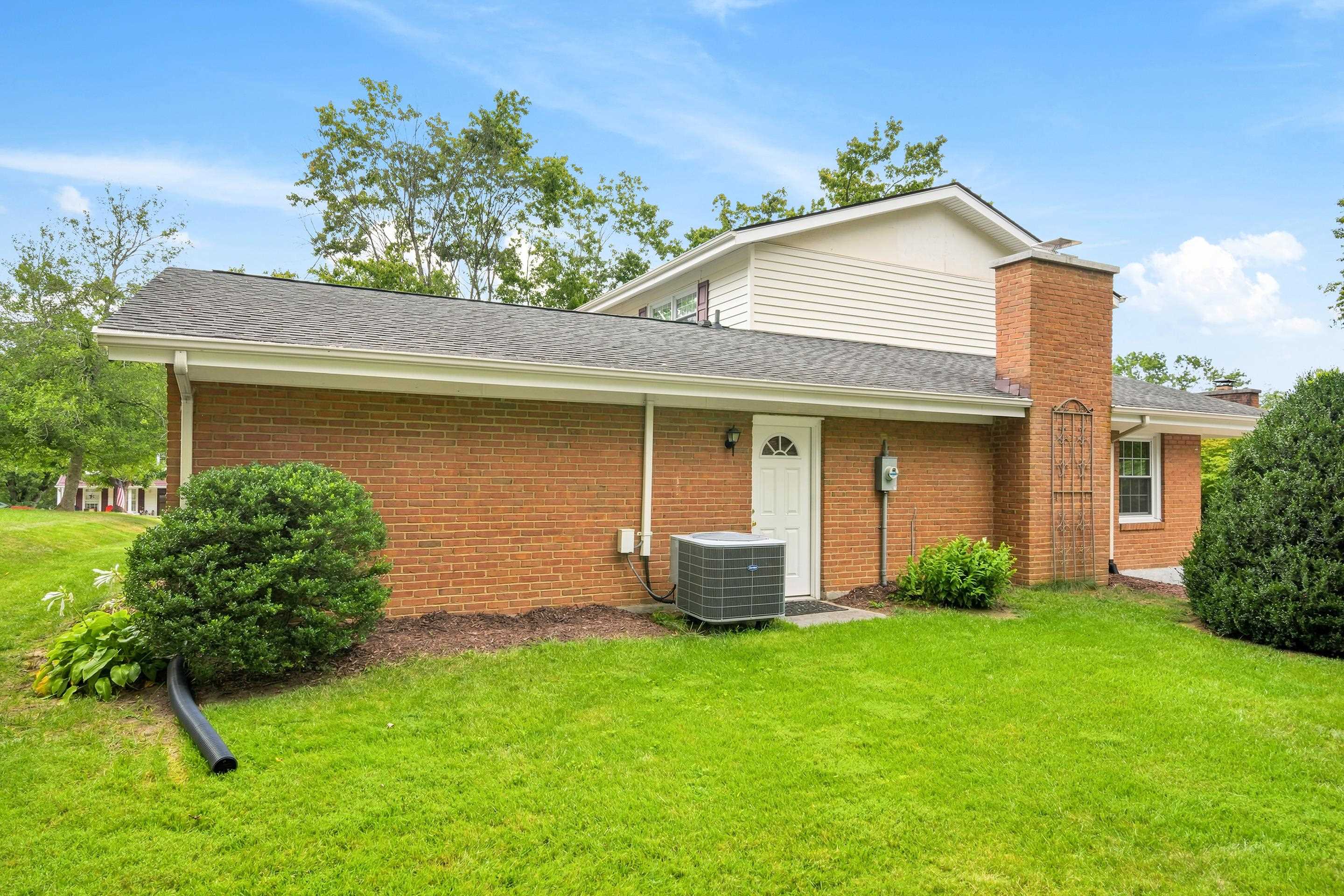 412 STONEGATE Drive