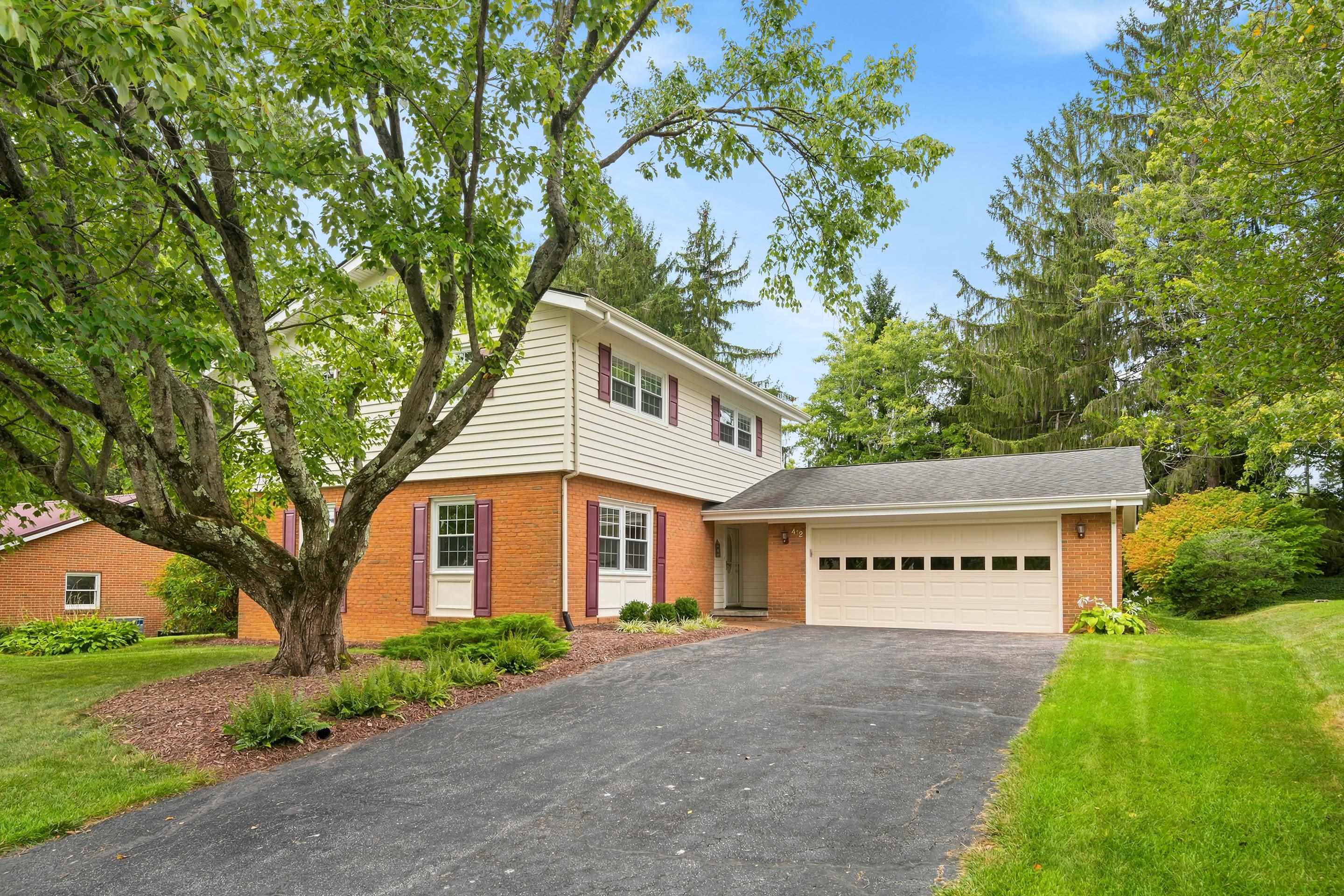 412 STONEGATE Drive