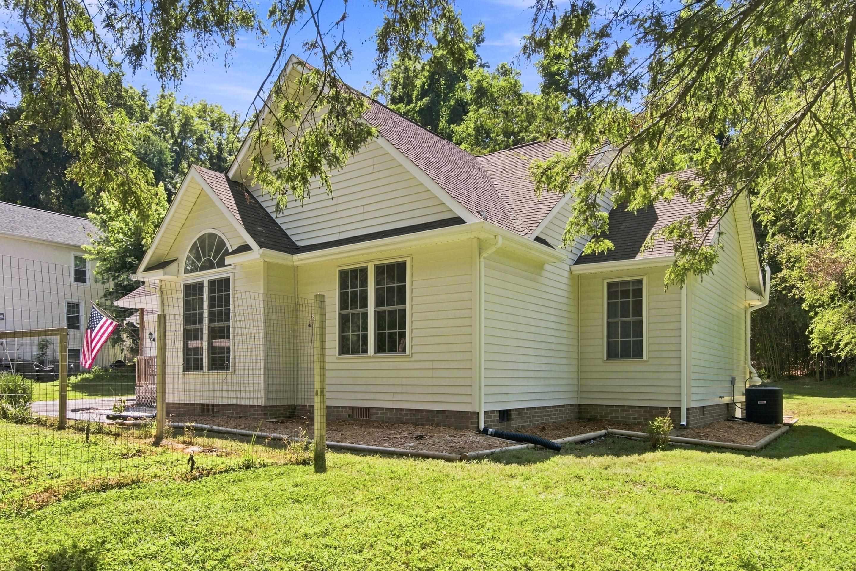 207 Staples Street
