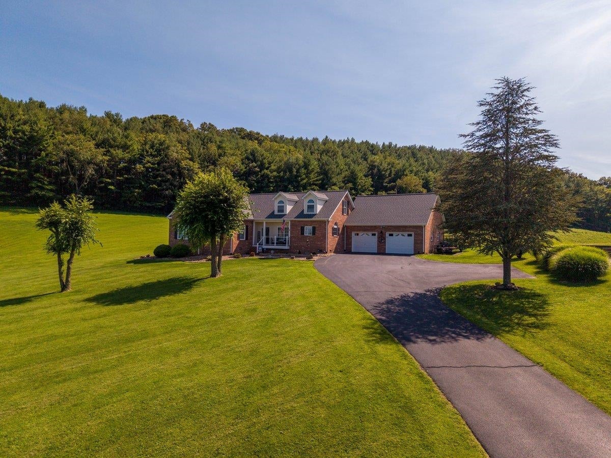 2713 FAIRWAY Drive
