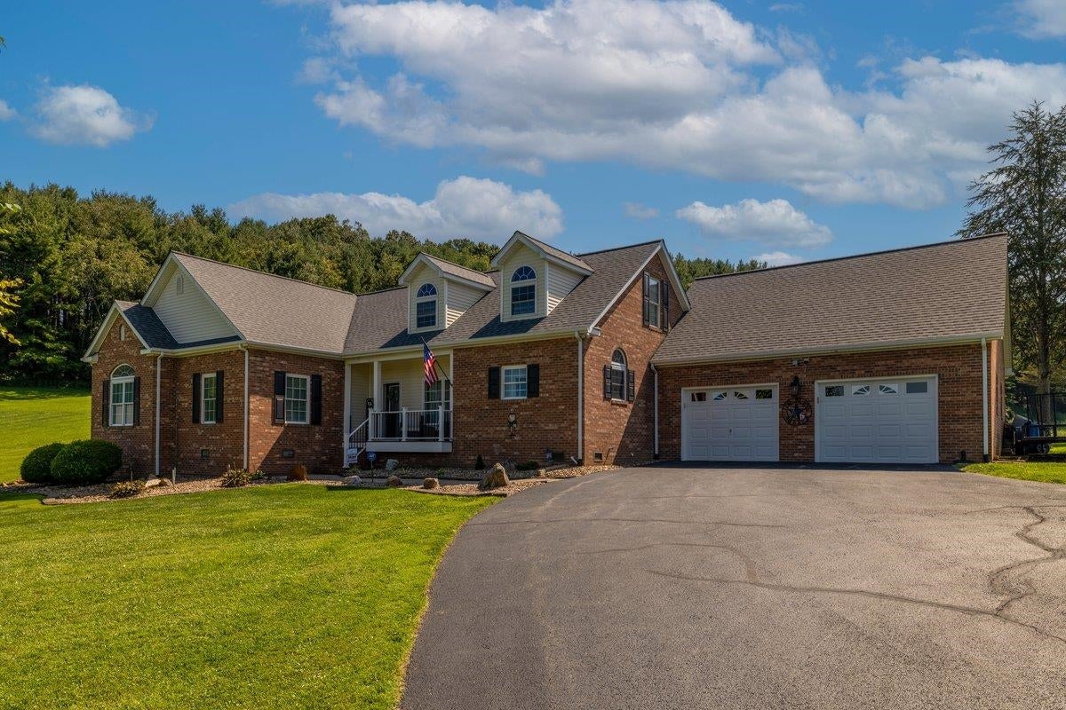 2713 FAIRWAY Drive