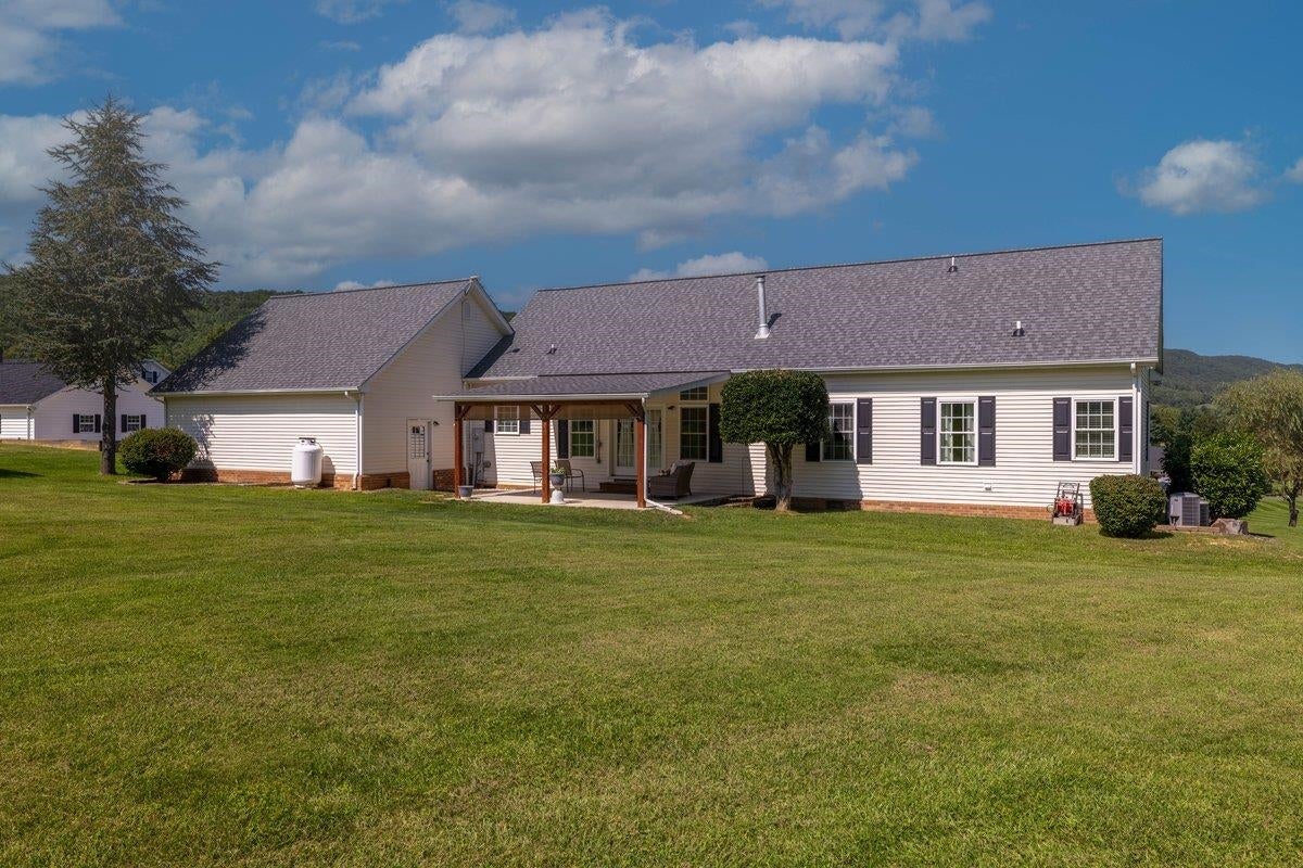 2713 FAIRWAY Drive