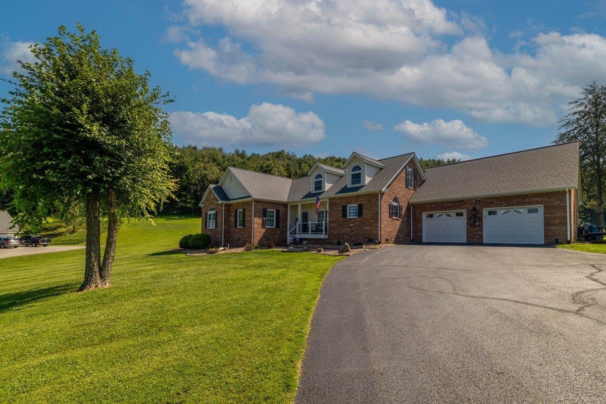2713 FAIRWAY Drive