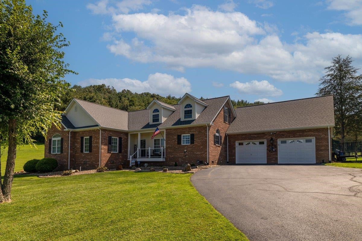 2713 FAIRWAY Drive