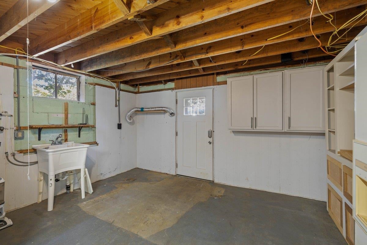 905 OAK Drive