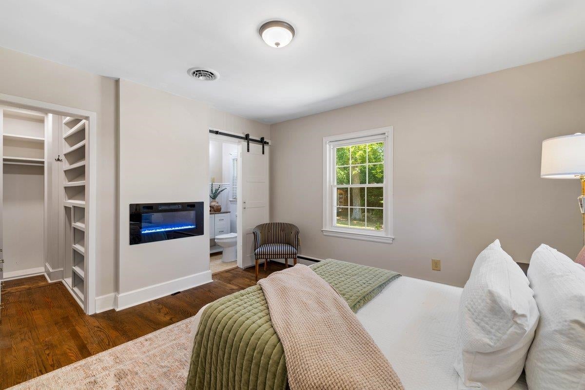 905 OAK Drive