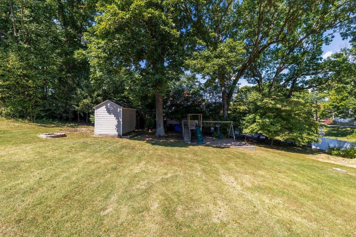 905 OAK Drive