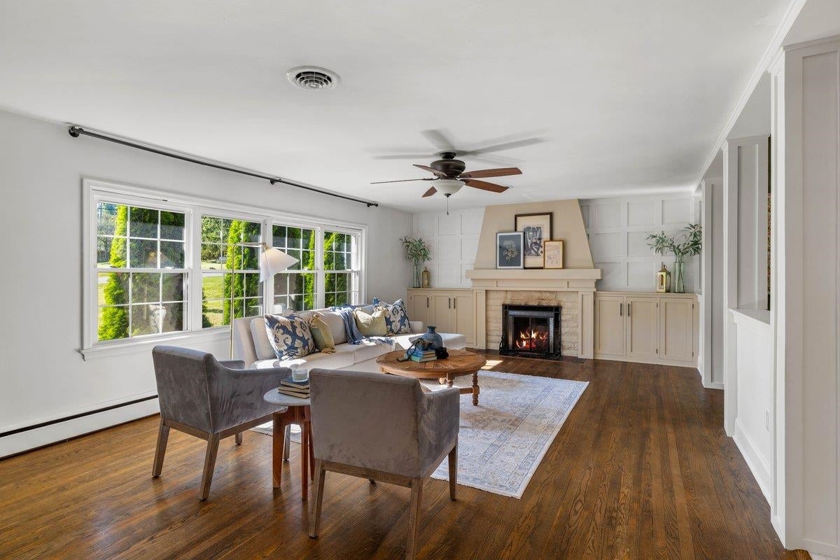 905 OAK Drive