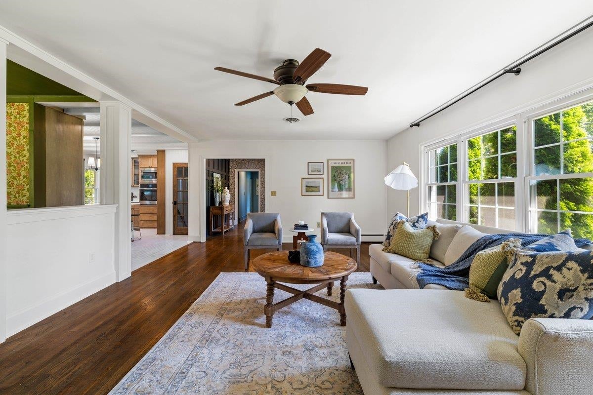 905 OAK Drive
