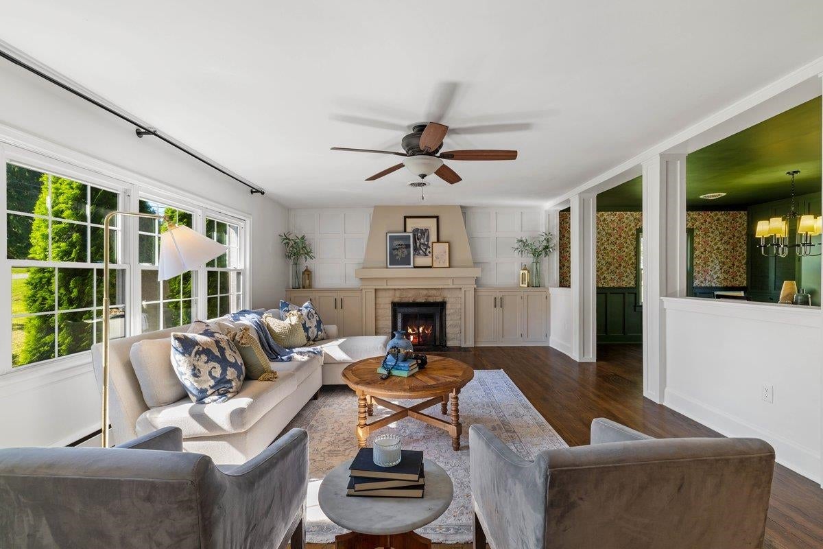 905 OAK Drive