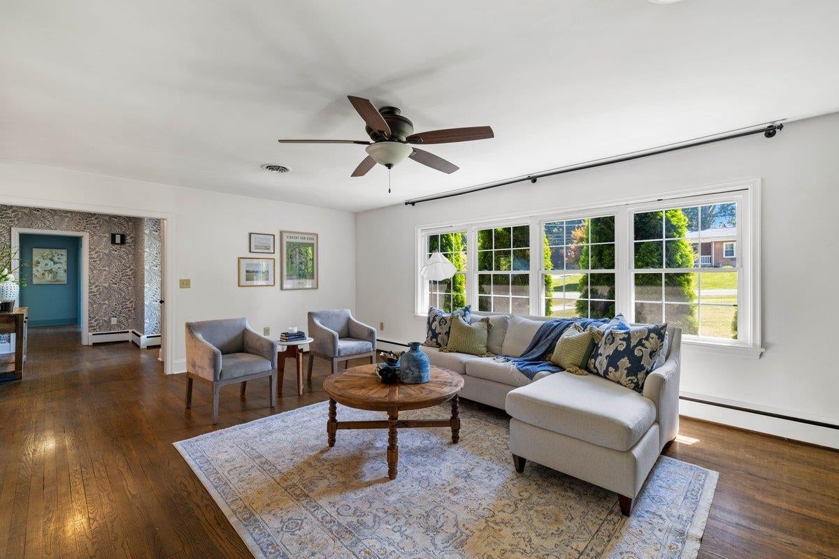 905 OAK Drive