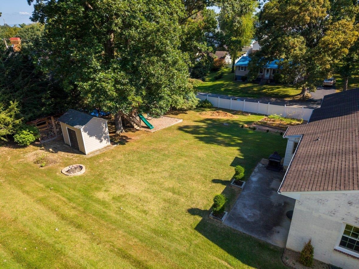 905 OAK Drive