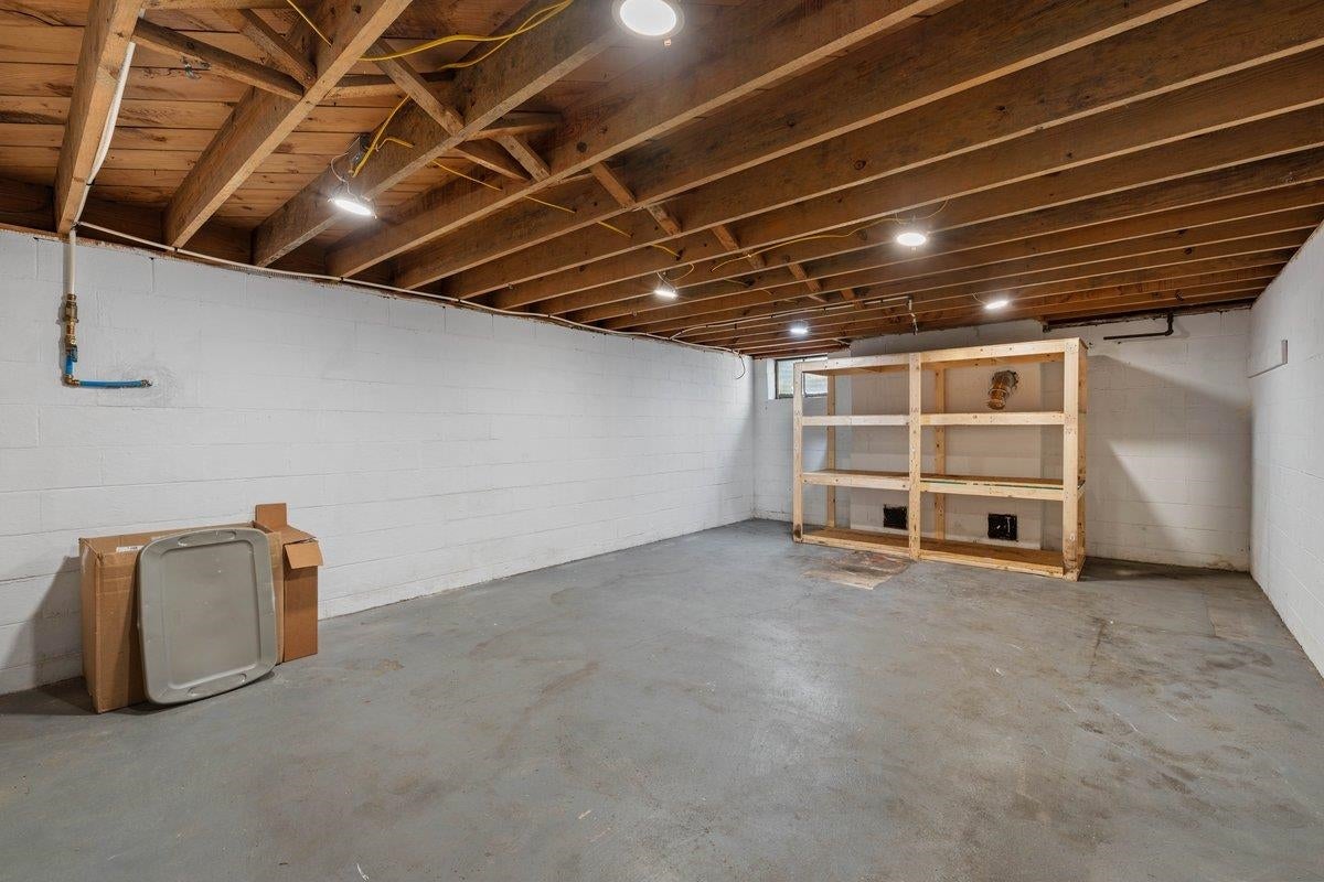 905 OAK Drive