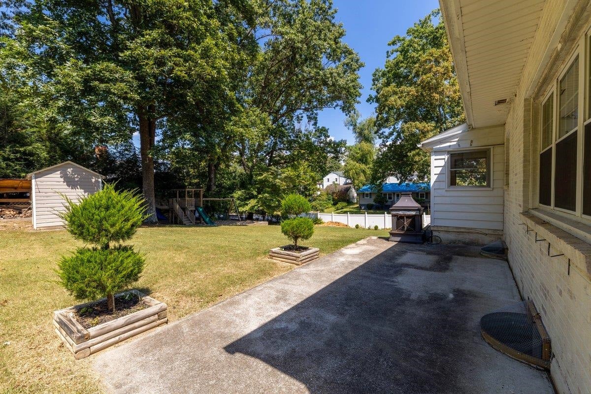 905 OAK Drive