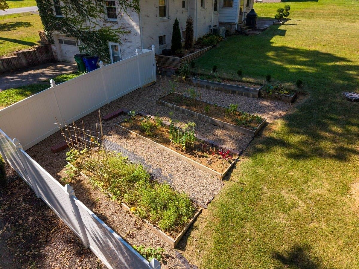 905 OAK Drive