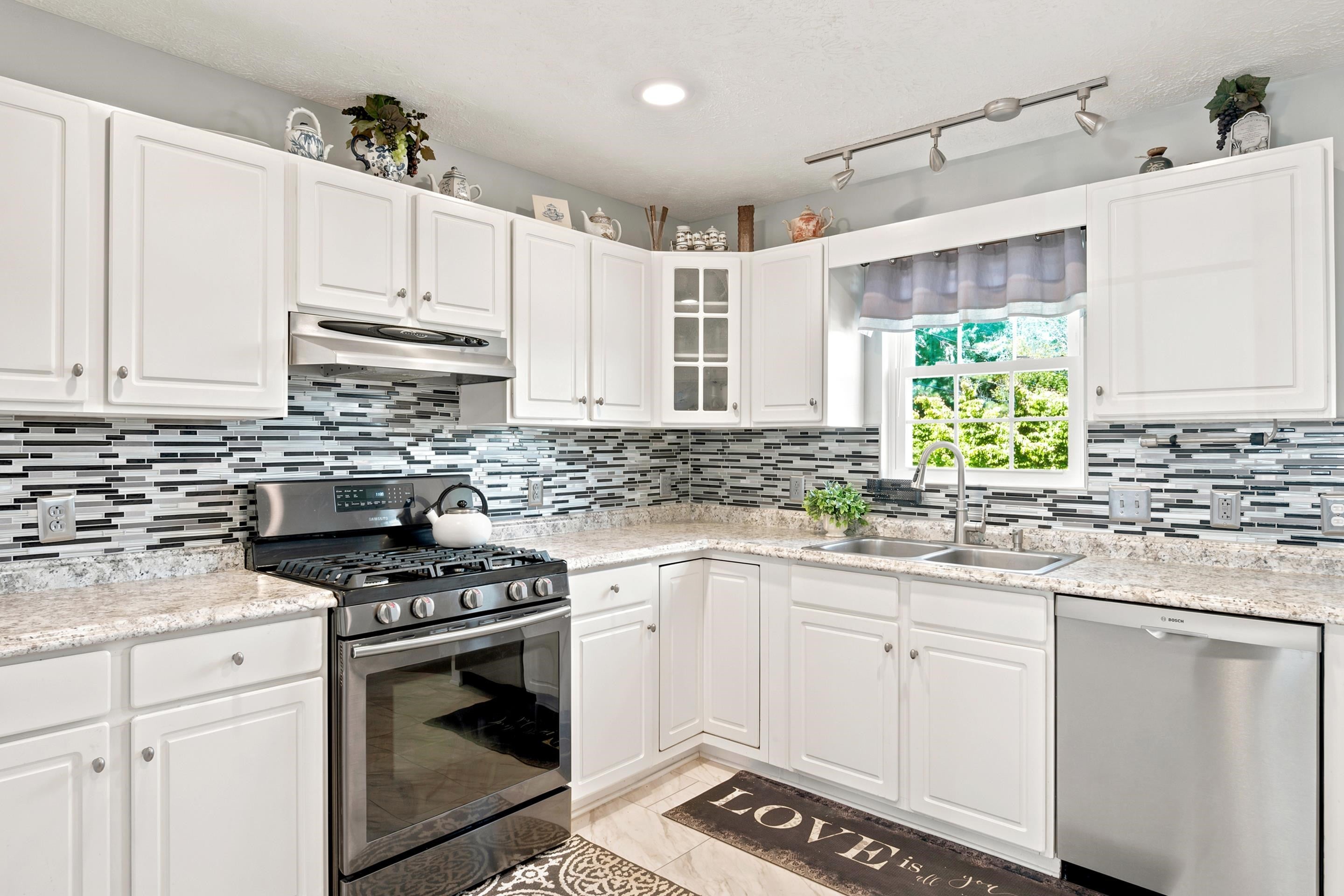 175 Darci Drive SE