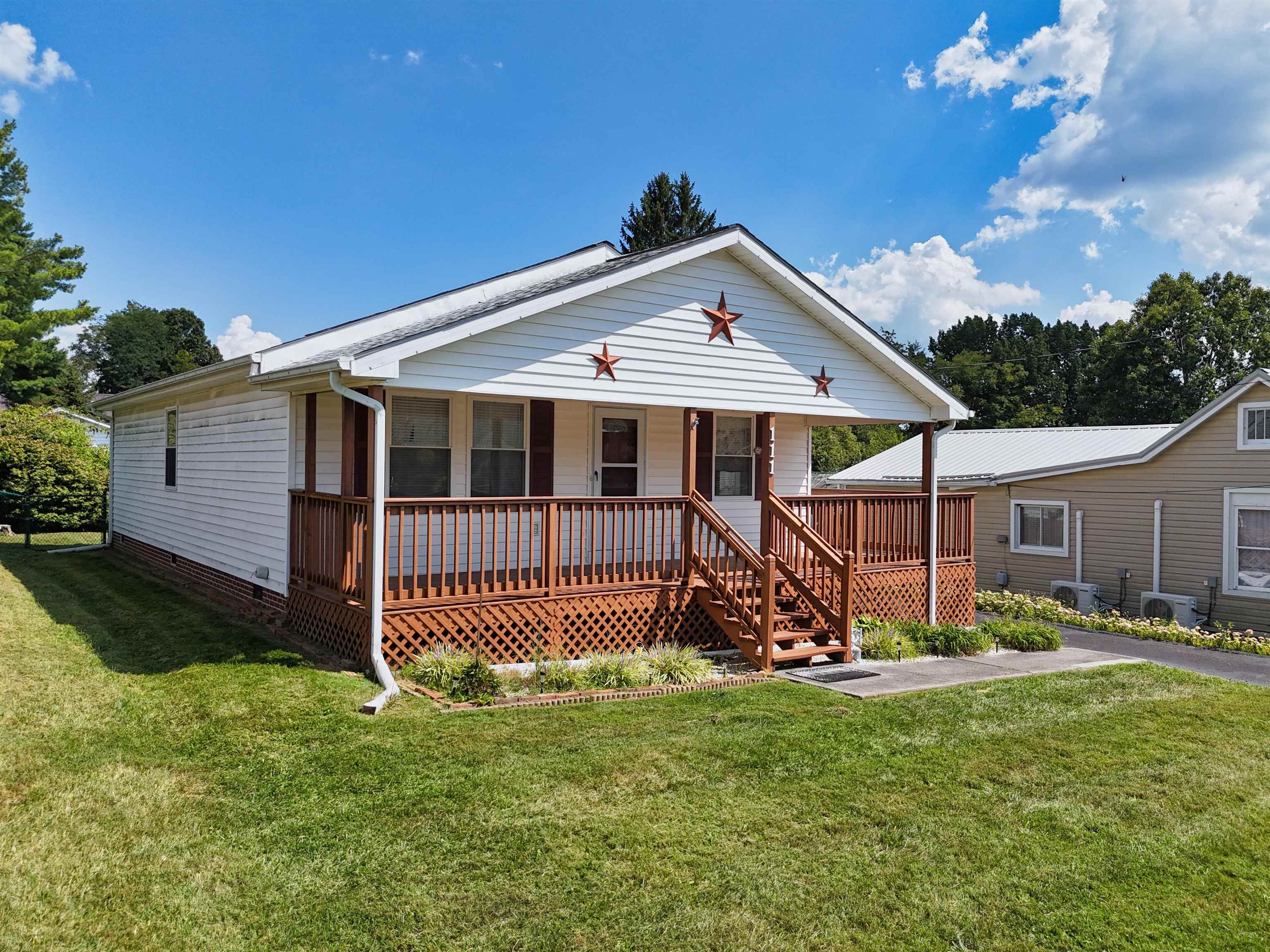 111 HAGAN Street NE
