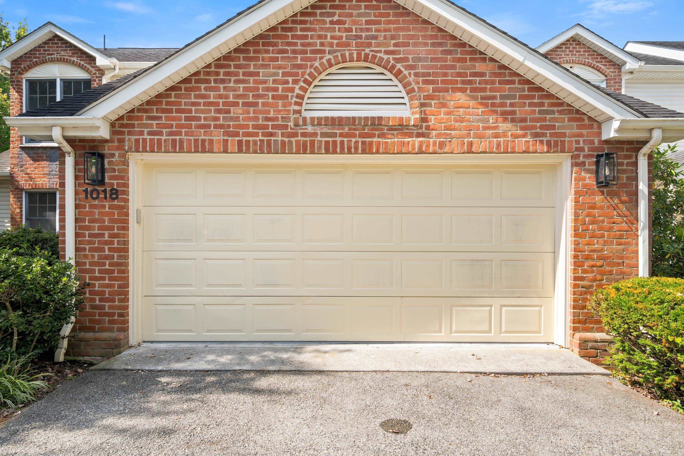 1018 Oak Pointe Court