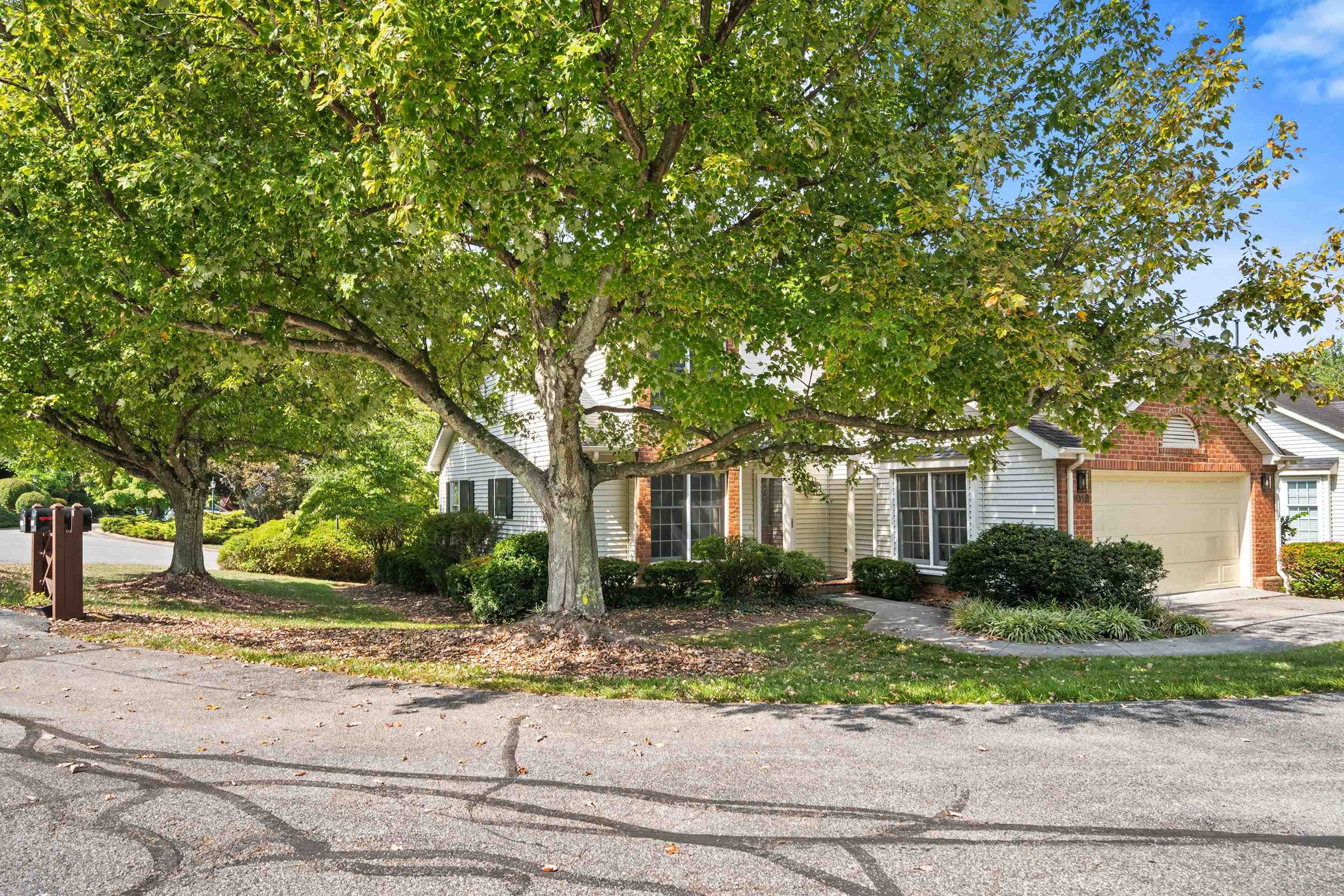 1018 Oak Pointe Court