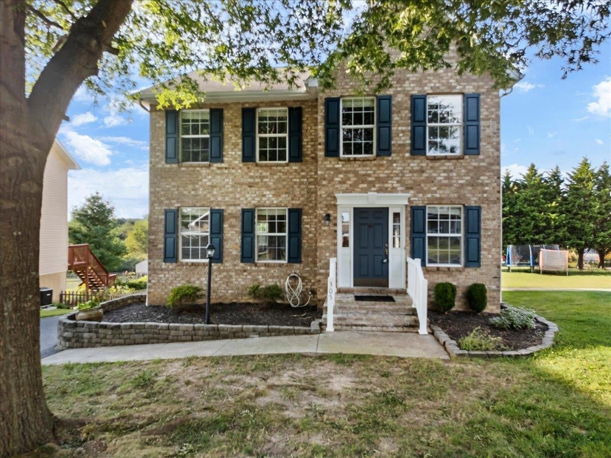 305 Sequoia Circle