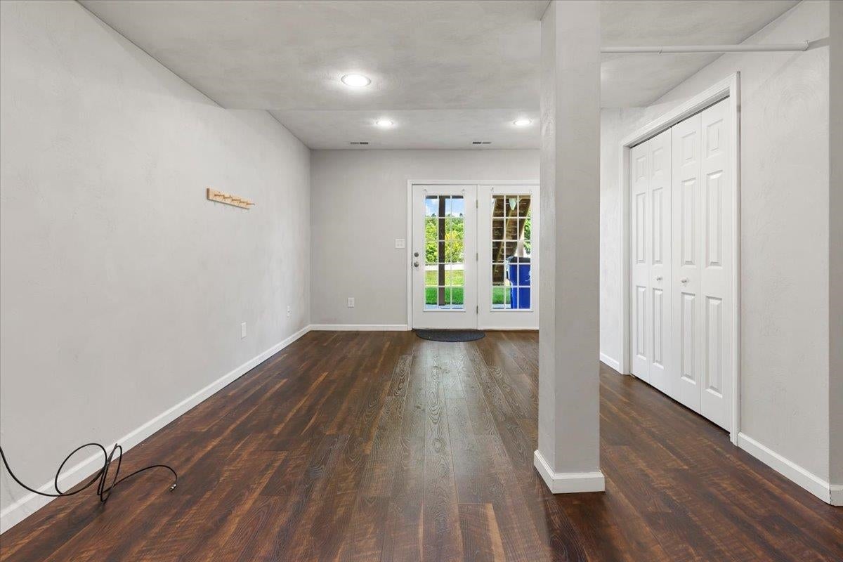 305 Sequoia Circle