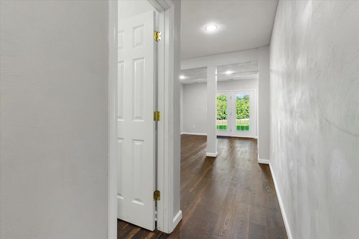 305 Sequoia Circle