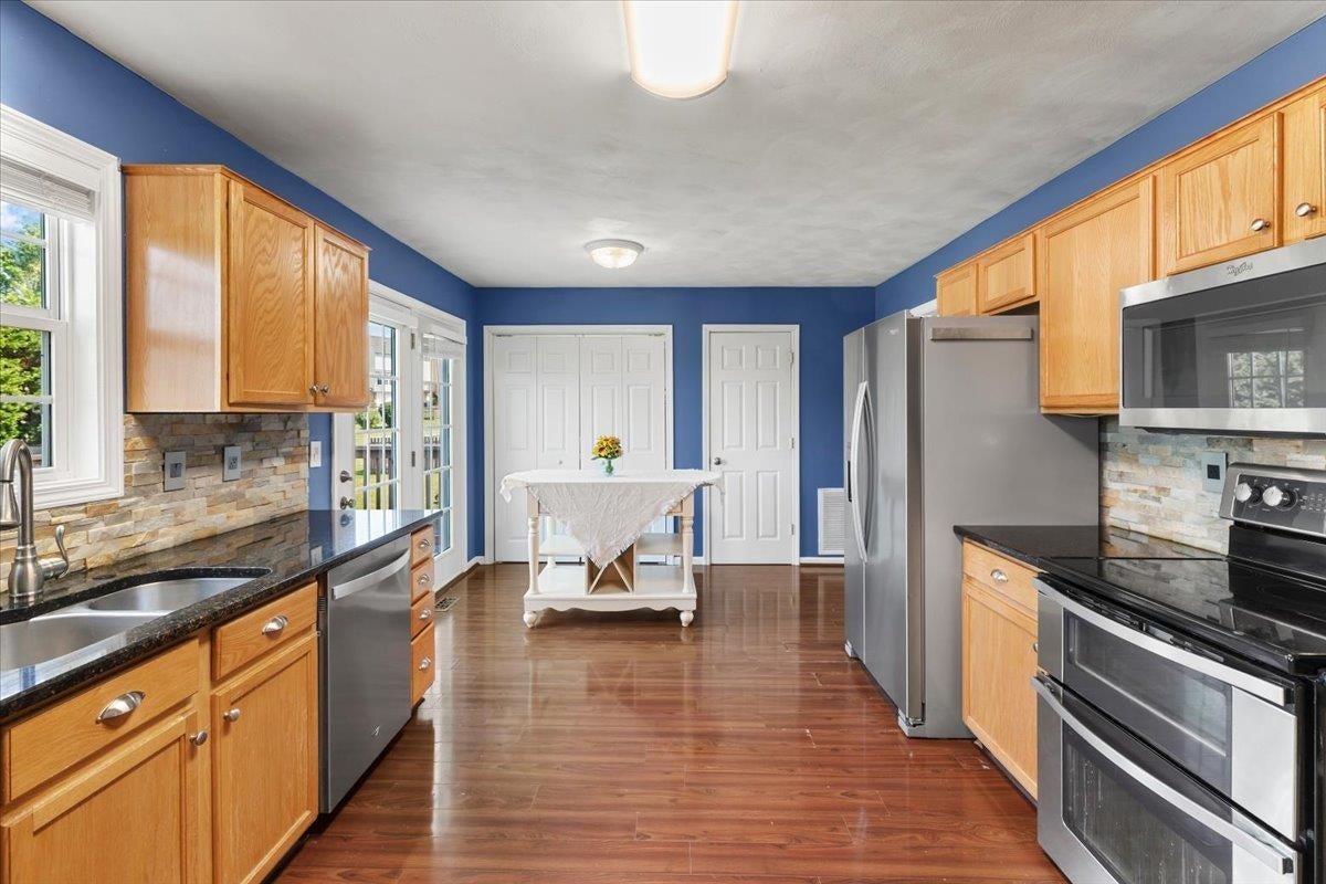 305 Sequoia Circle