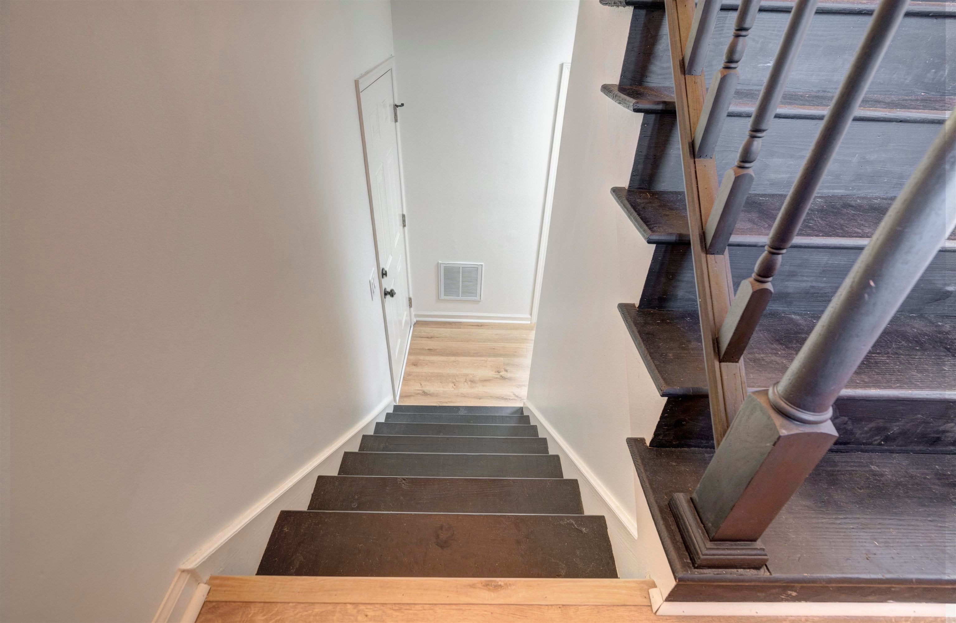 208 GLEN VIEW Lane
