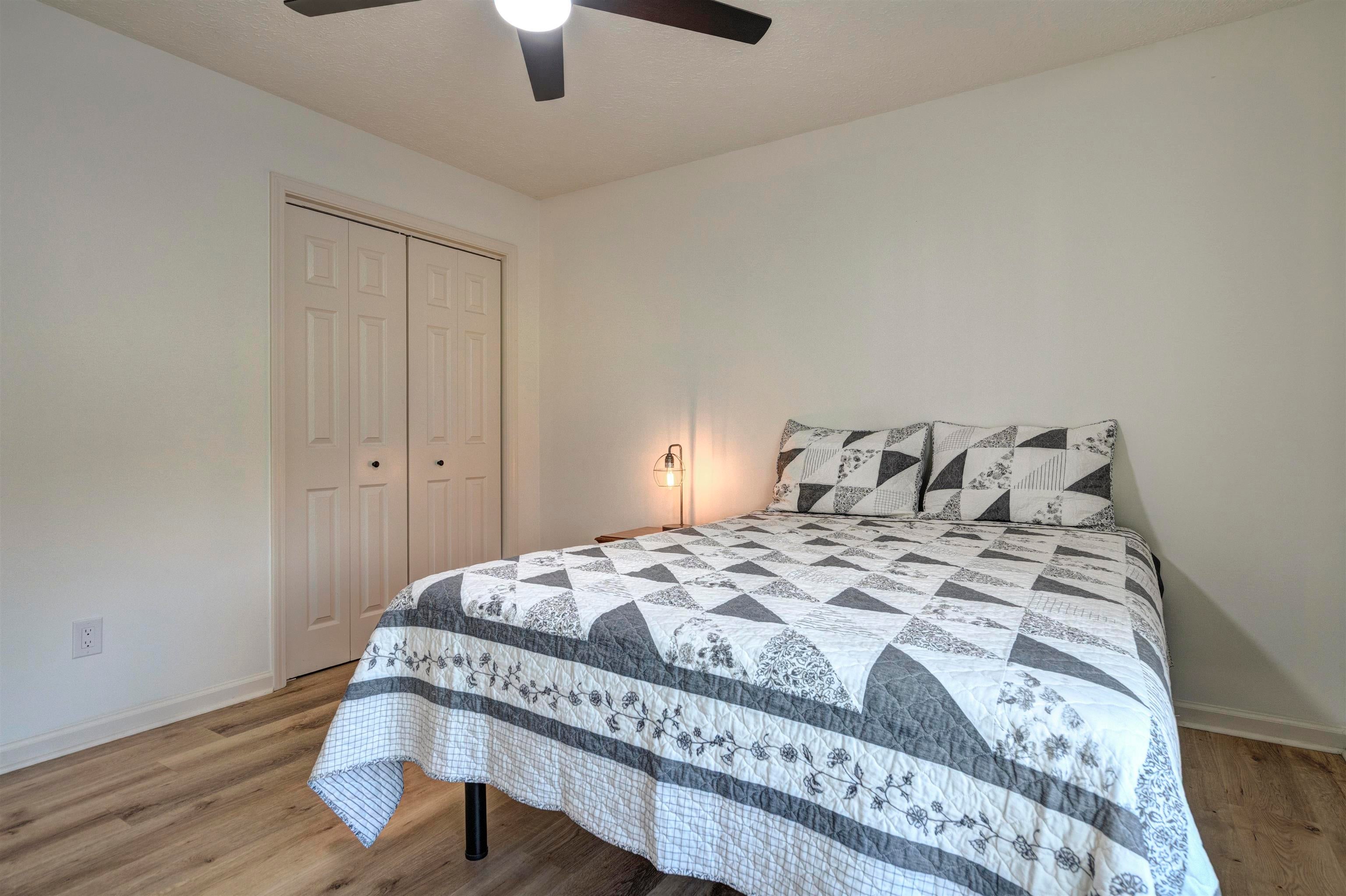 208 GLEN VIEW Lane