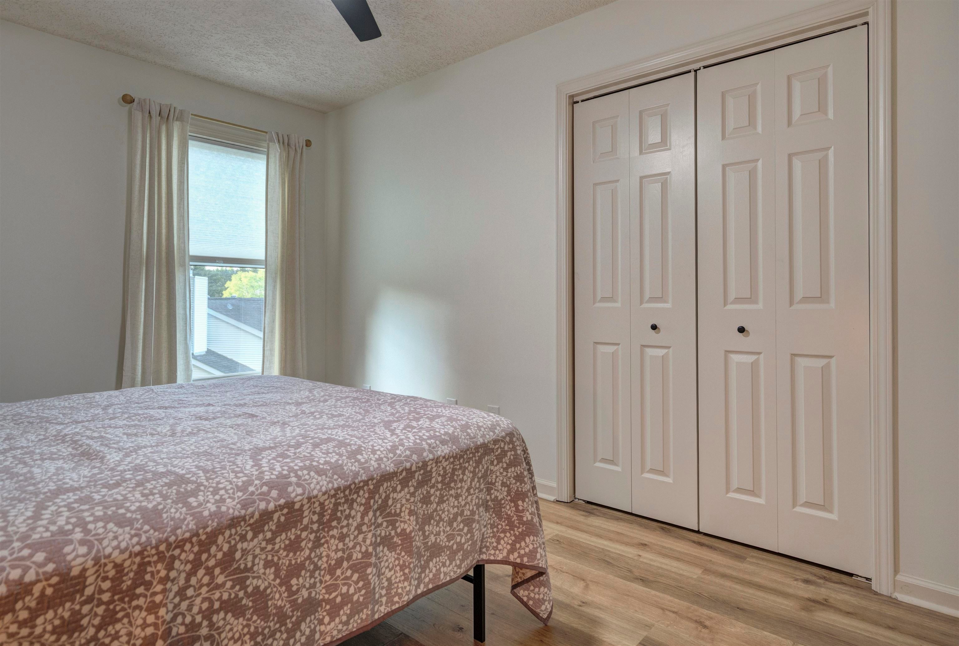 208 GLEN VIEW Lane