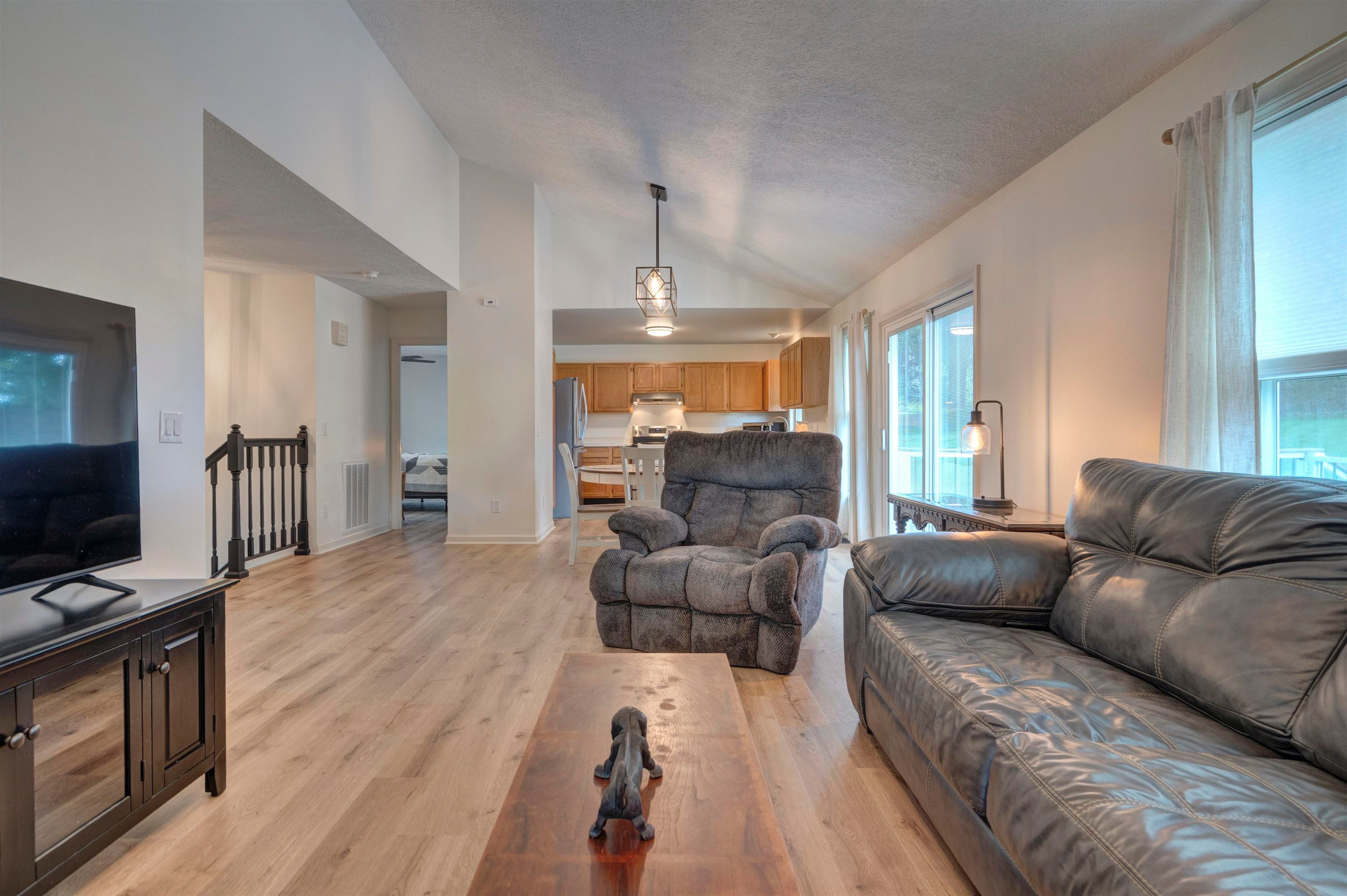 208 GLEN VIEW Lane