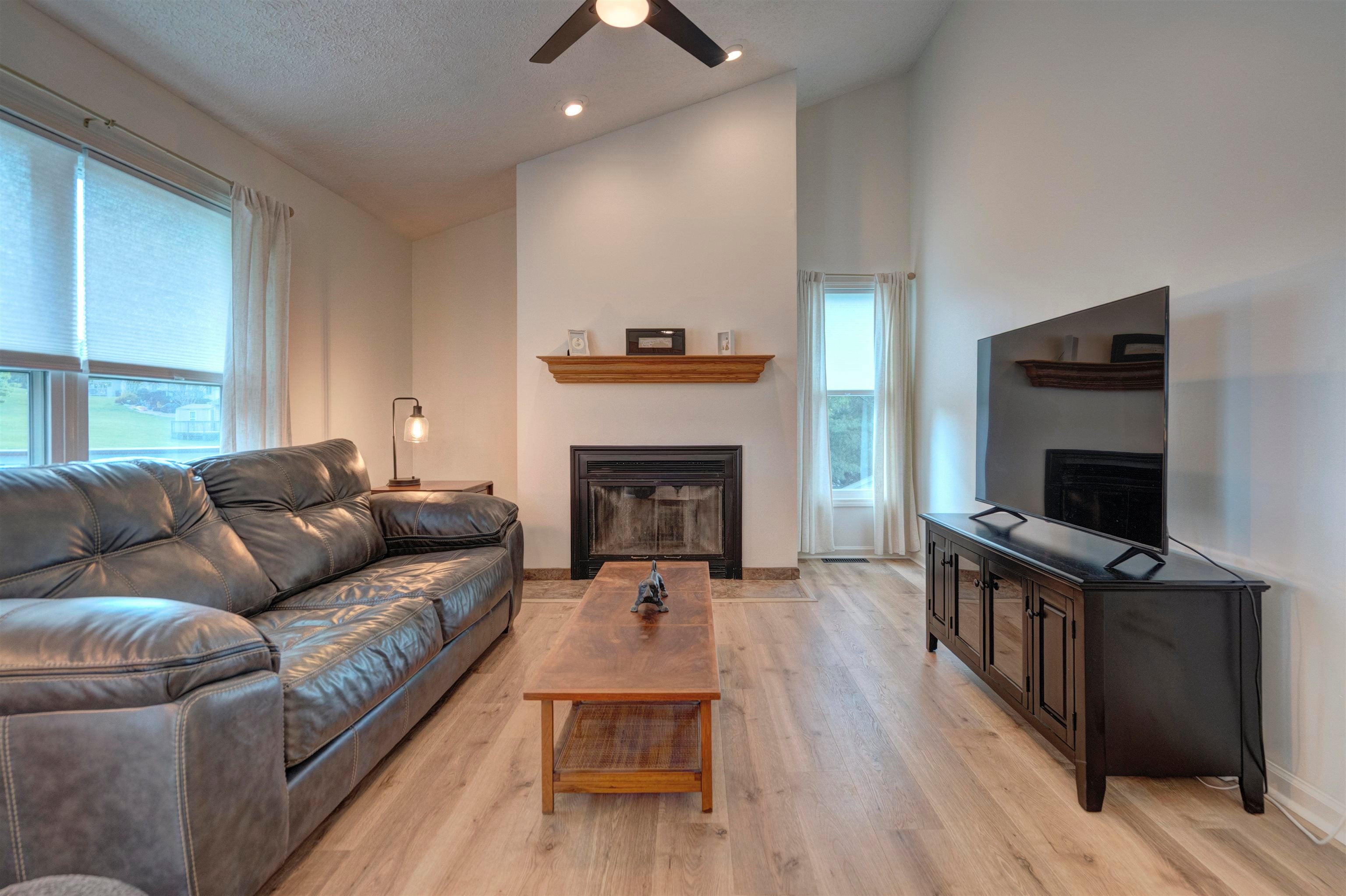 208 GLEN VIEW Lane