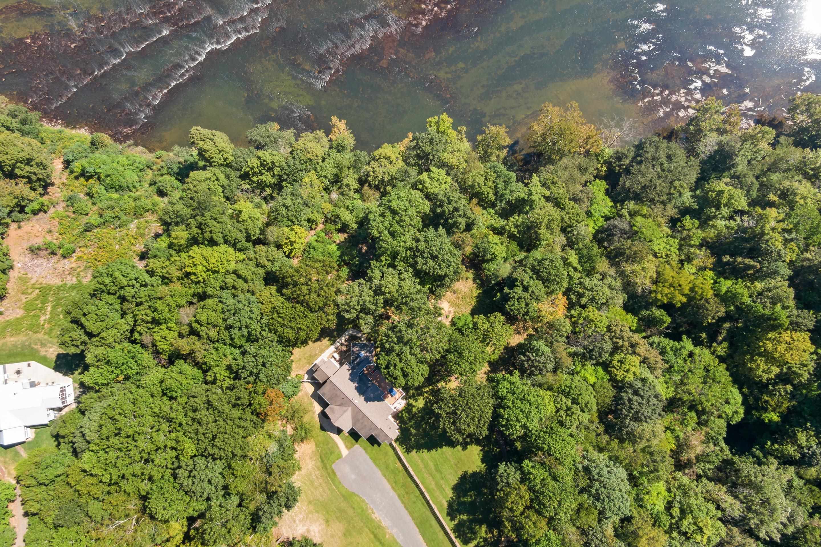 138 RIDGELAND Drive