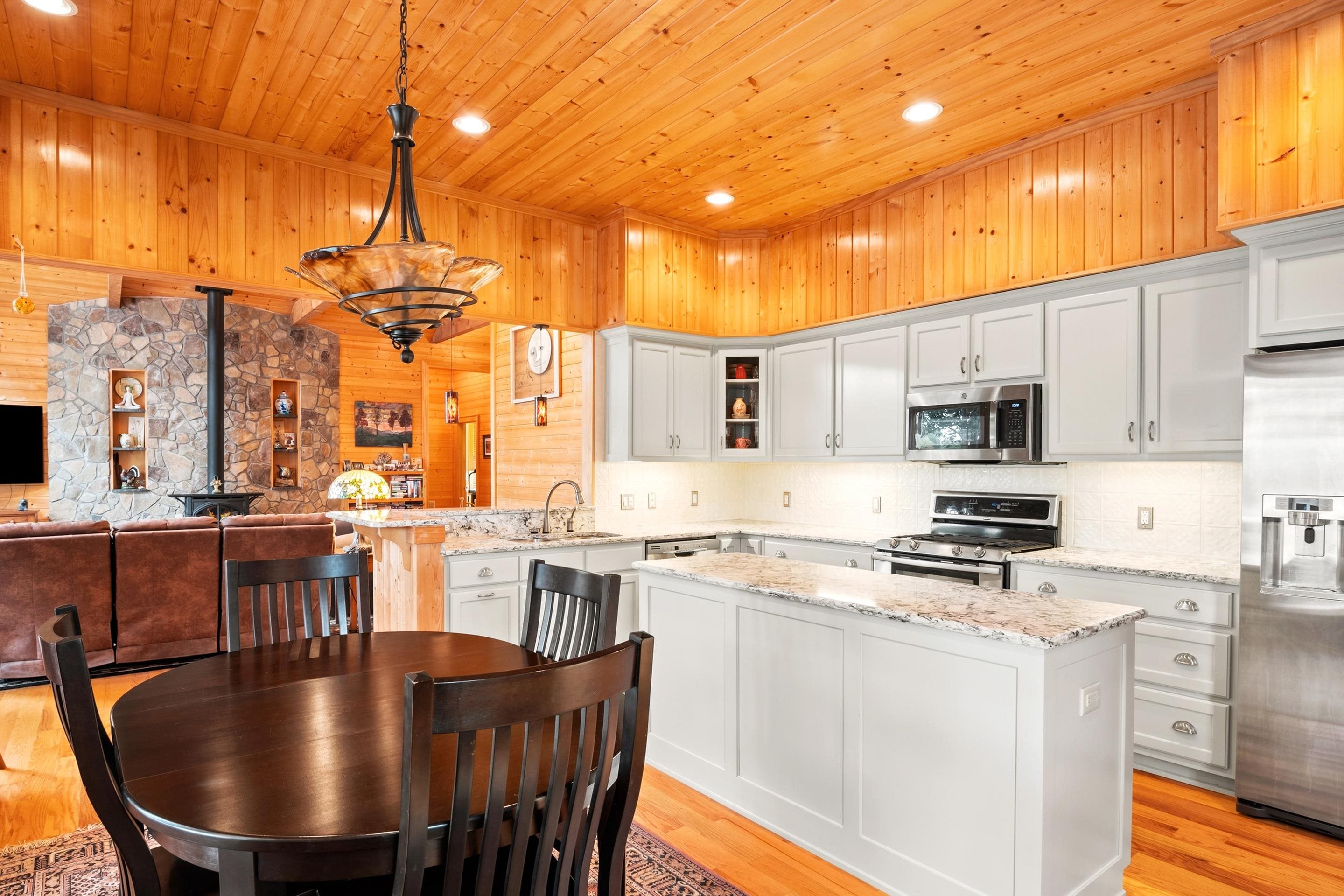 138 RIDGELAND Drive