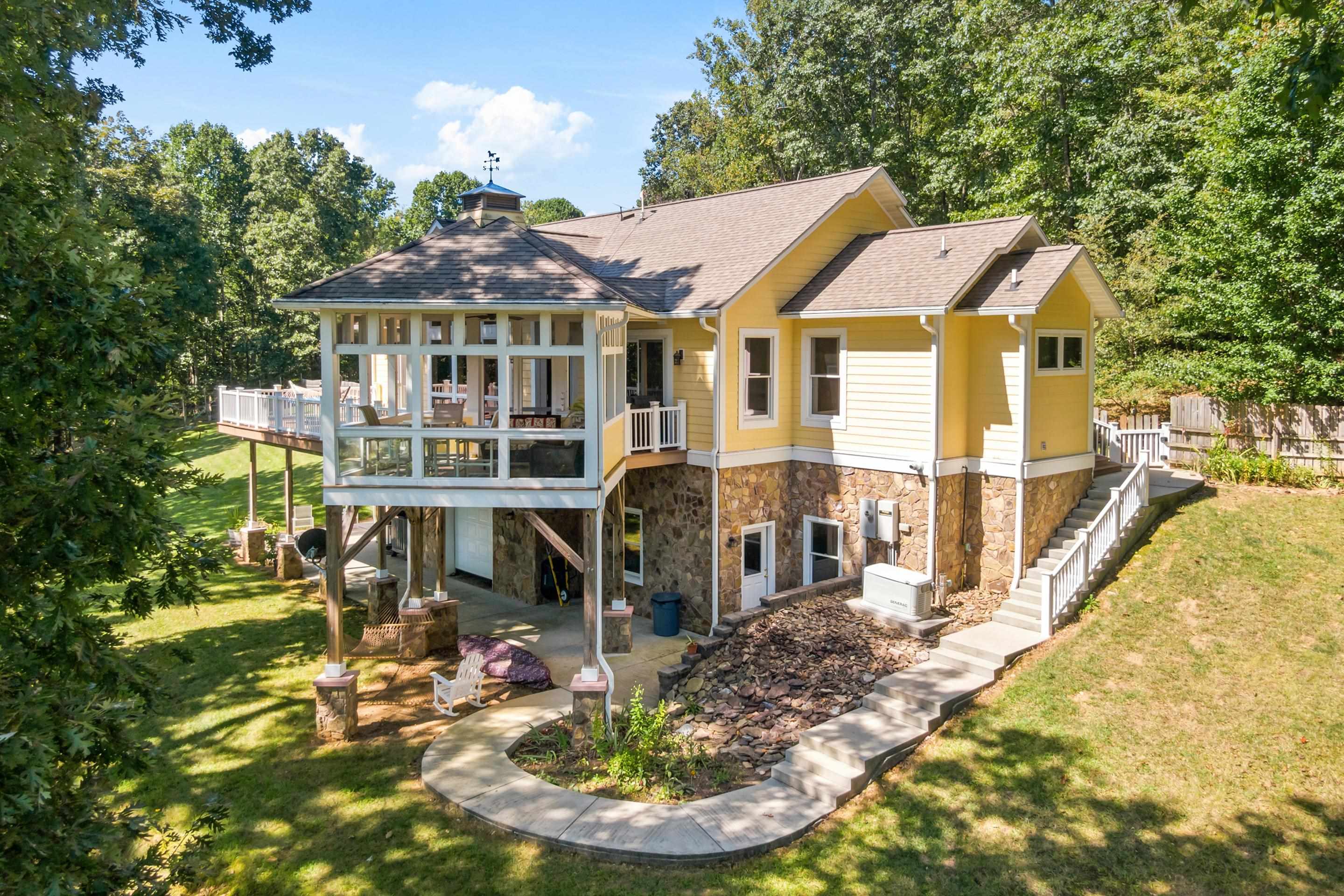 138 RIDGELAND Drive